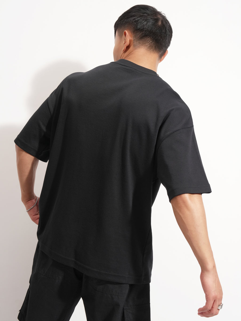 Highlander Men Black Solid Round Neck Oversized Fit T-Shirt - Black - Image 3