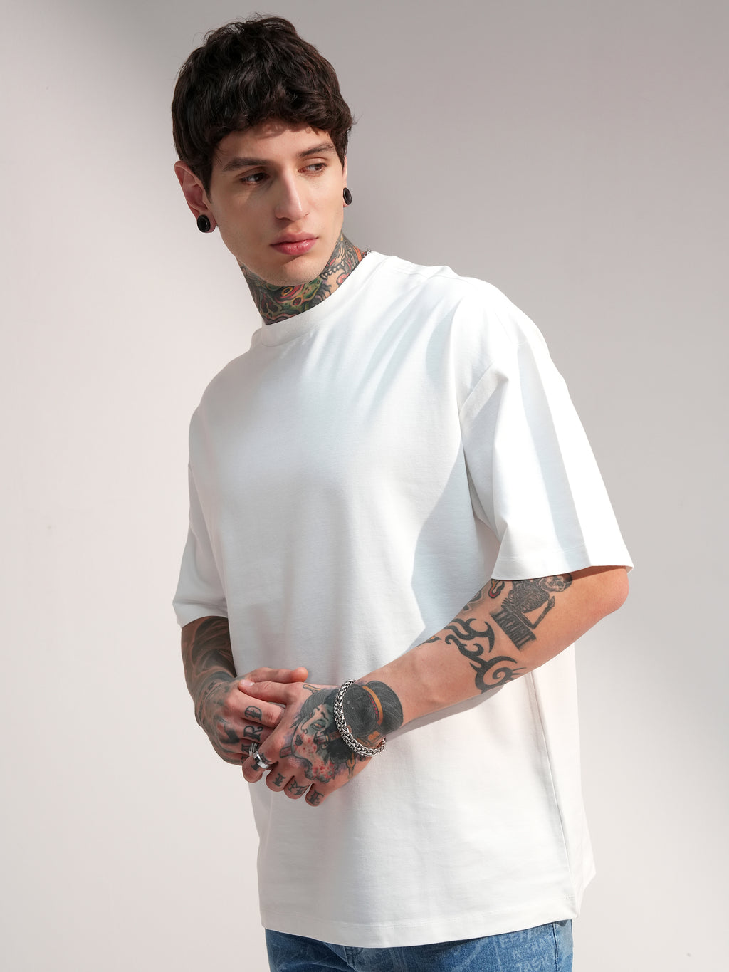 Highlander Men White Solid Round Neck Oversized Fit T-Shirt - White - Image 4