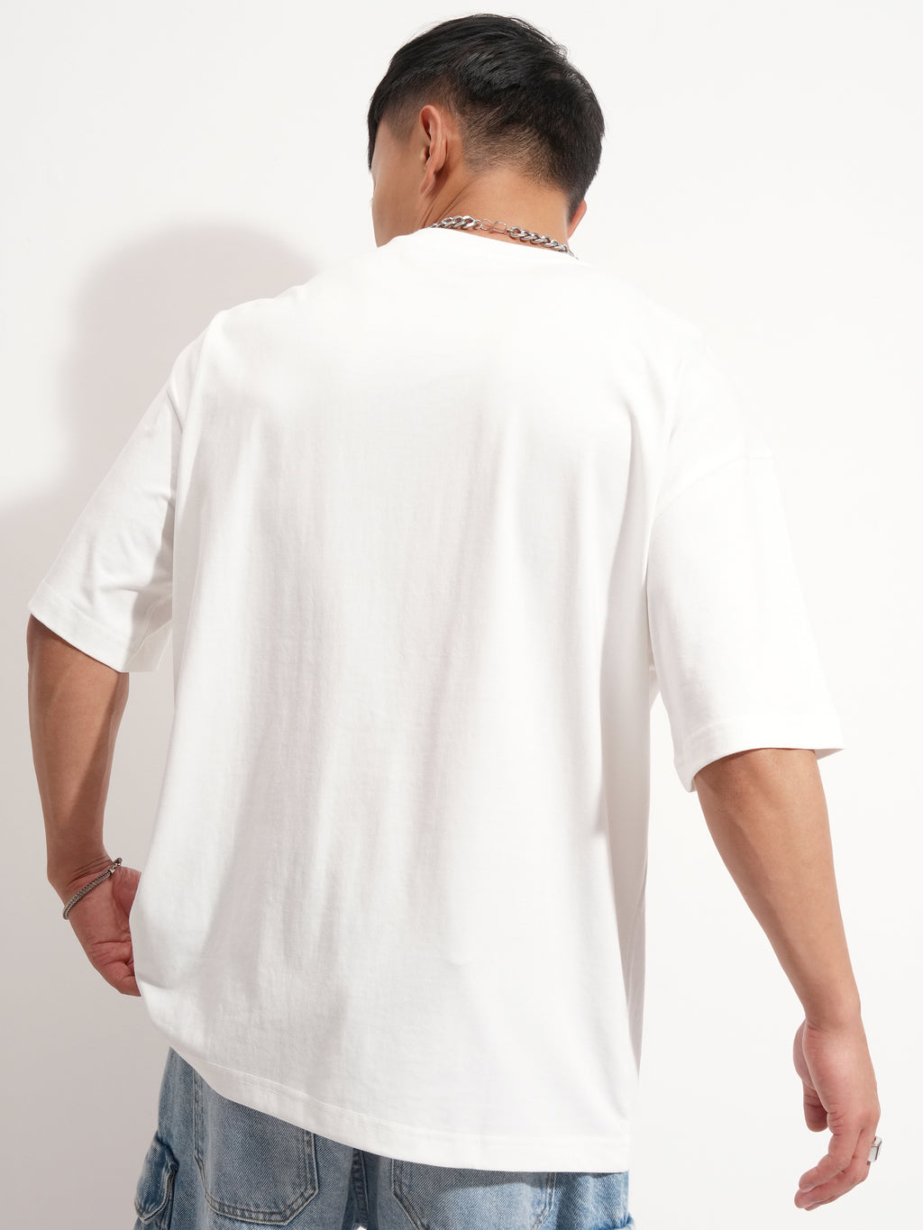 Highlander Men White Applique Round Neck Oversized Fit T-Shirt - White - Image 3