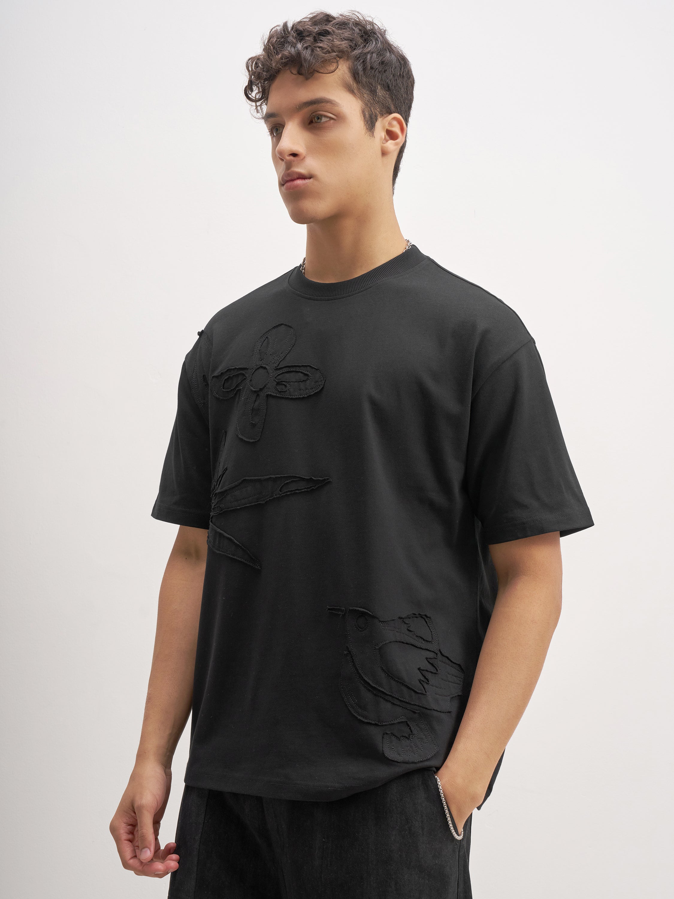 Highlander Men Black Applique Round Neck T-Shirt - Black - Image 4