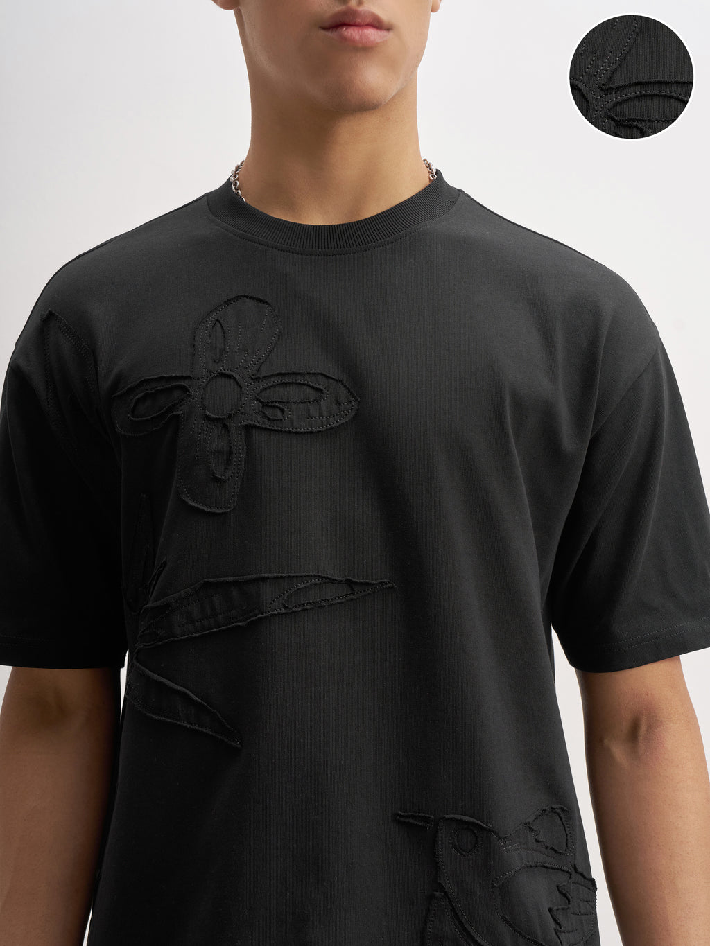 Highlander Men Black Applique Round Neck T-Shirt - Black - Image 5