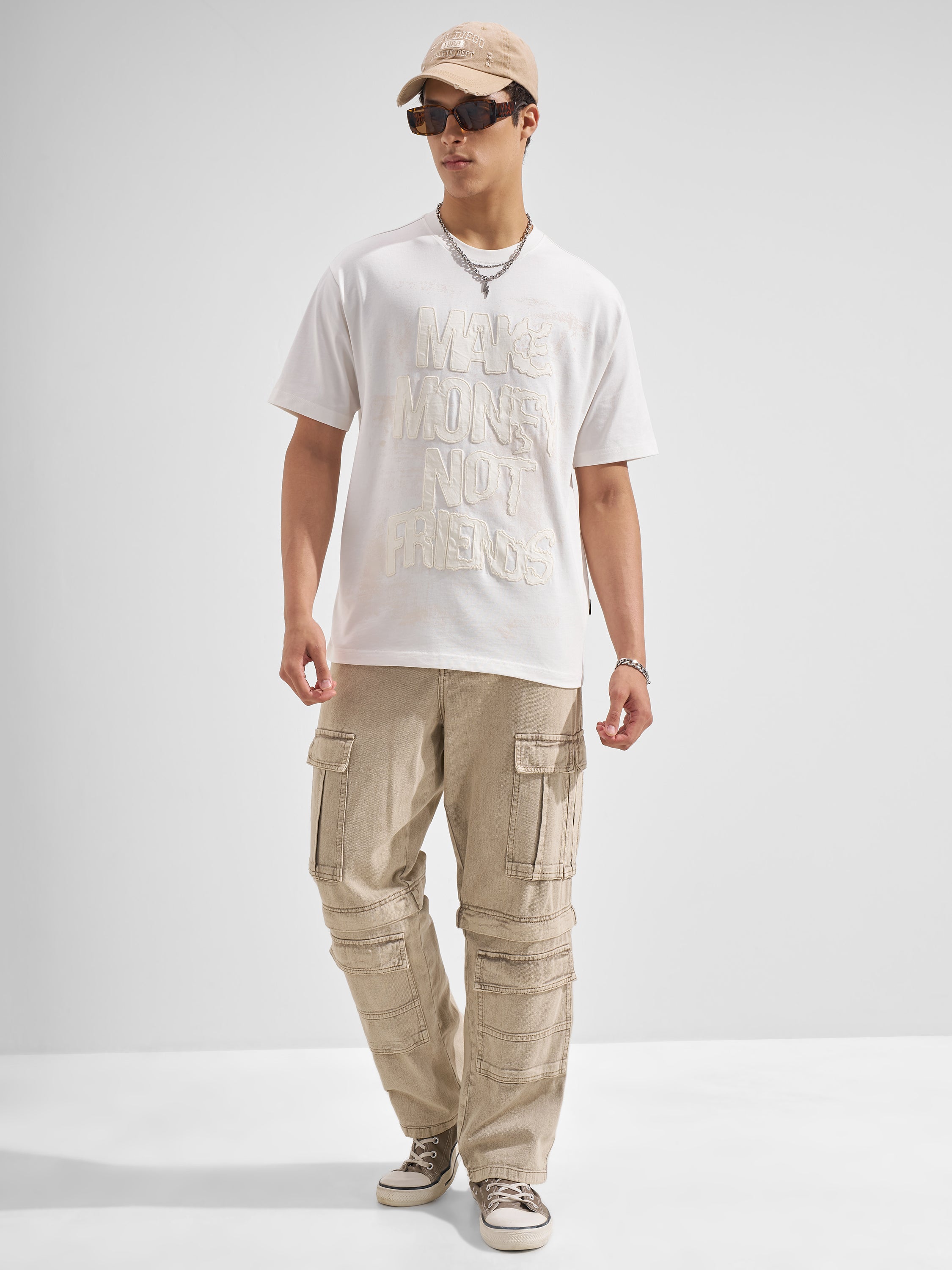Highlander Men White Applique Round Neck T-Shirt