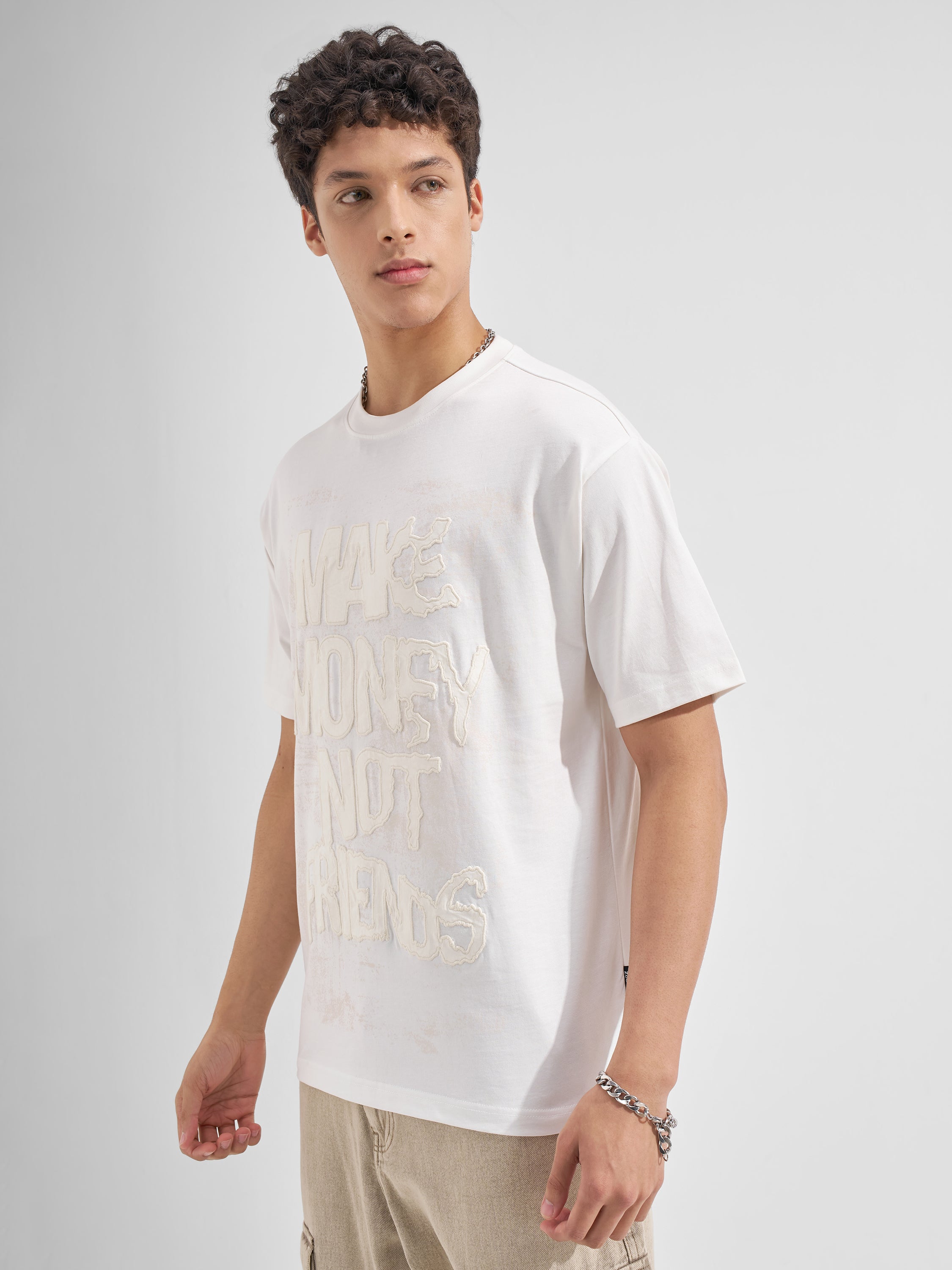 Highlander Men White Applique Round Neck T-Shirt