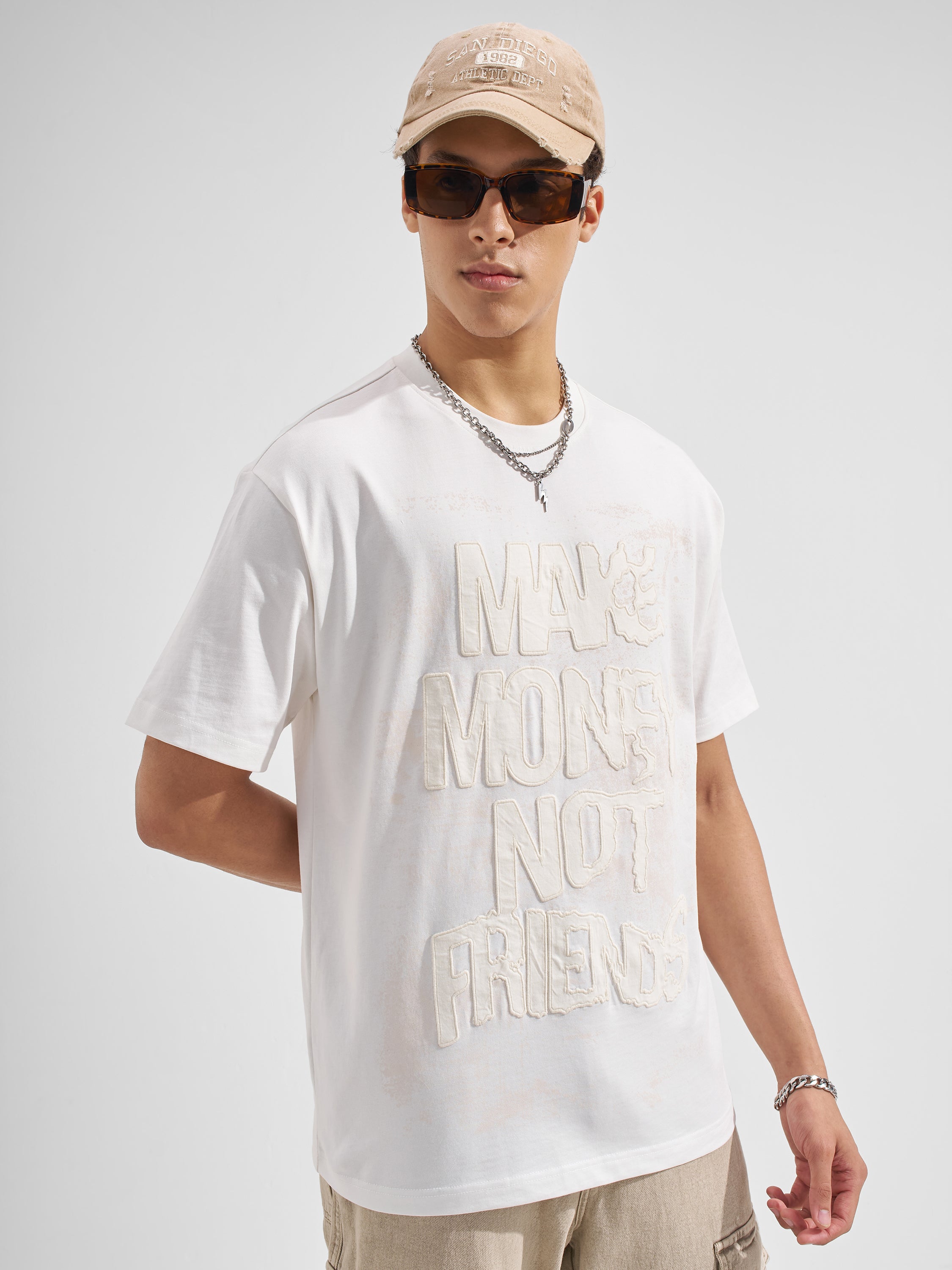 Highlander Men White Applique Round Neck T-Shirt