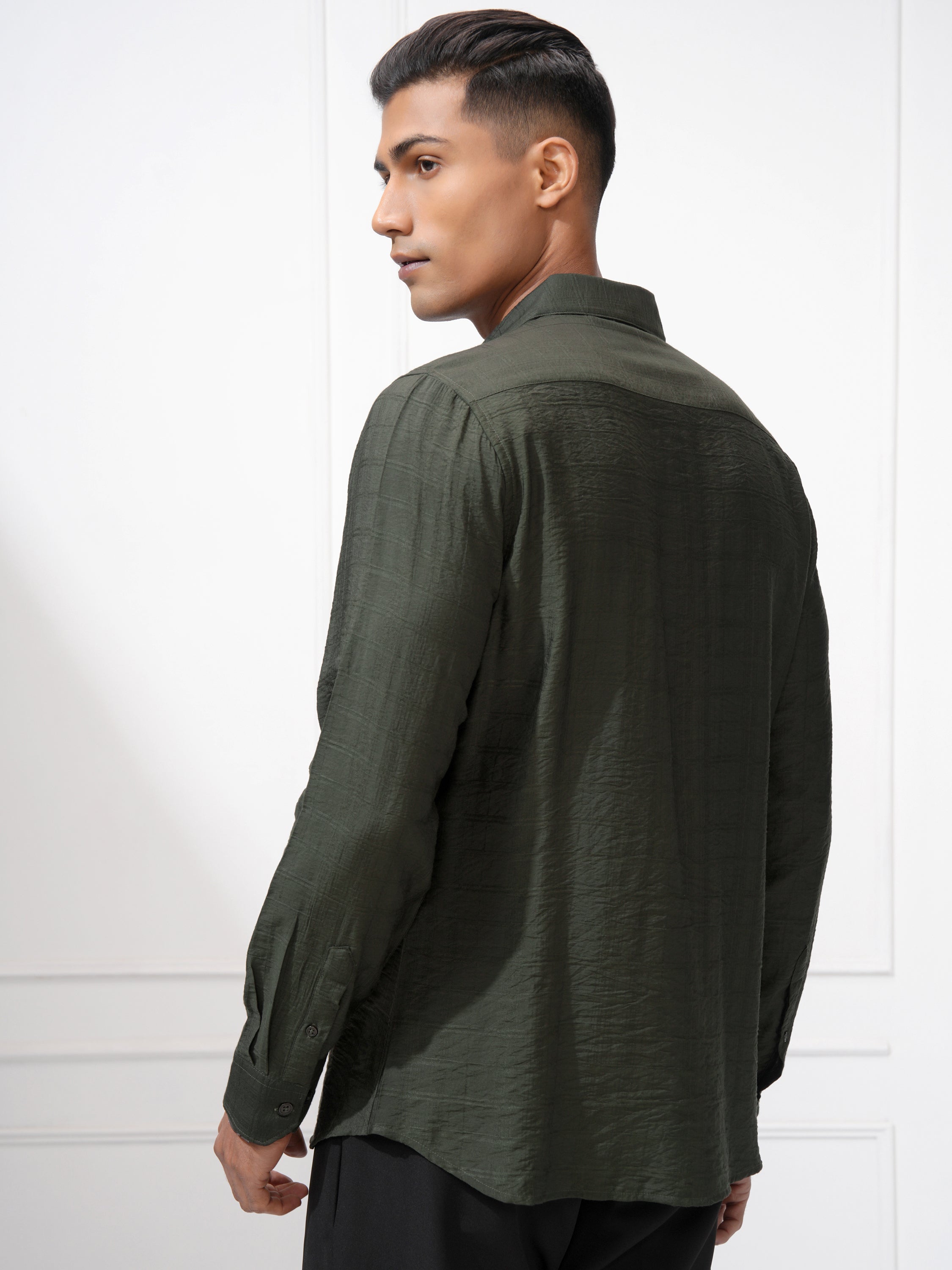 Highlander Men Olive Solid Slim Fit Casual Shirt - Olive - Image 3