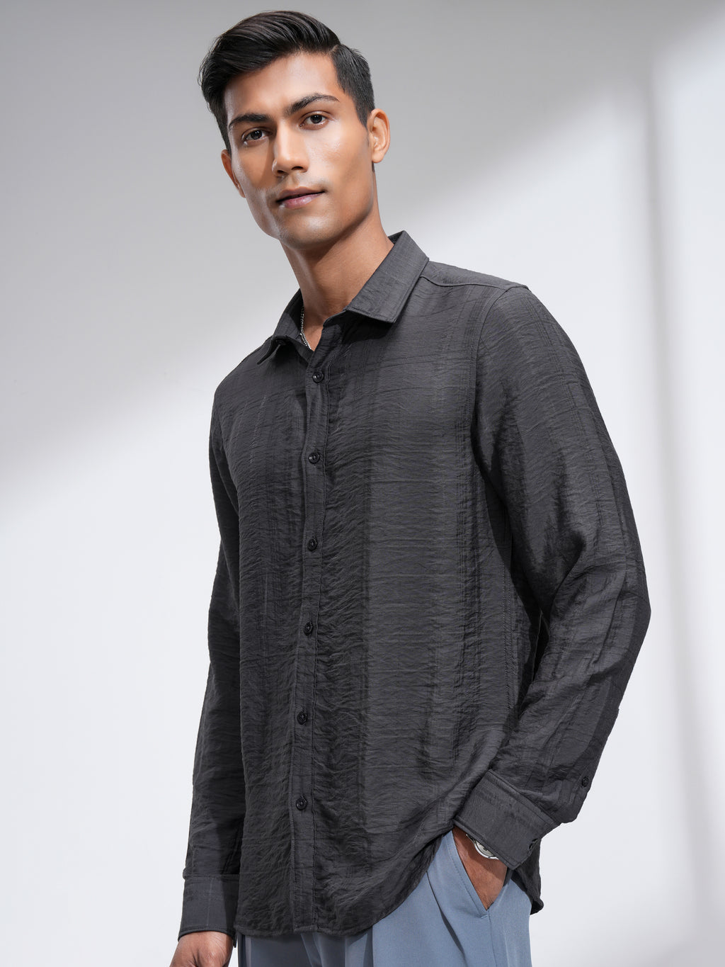 Highlander Men Grey Textured Slim Fit Casual Shirt - Charcoal - Image 4