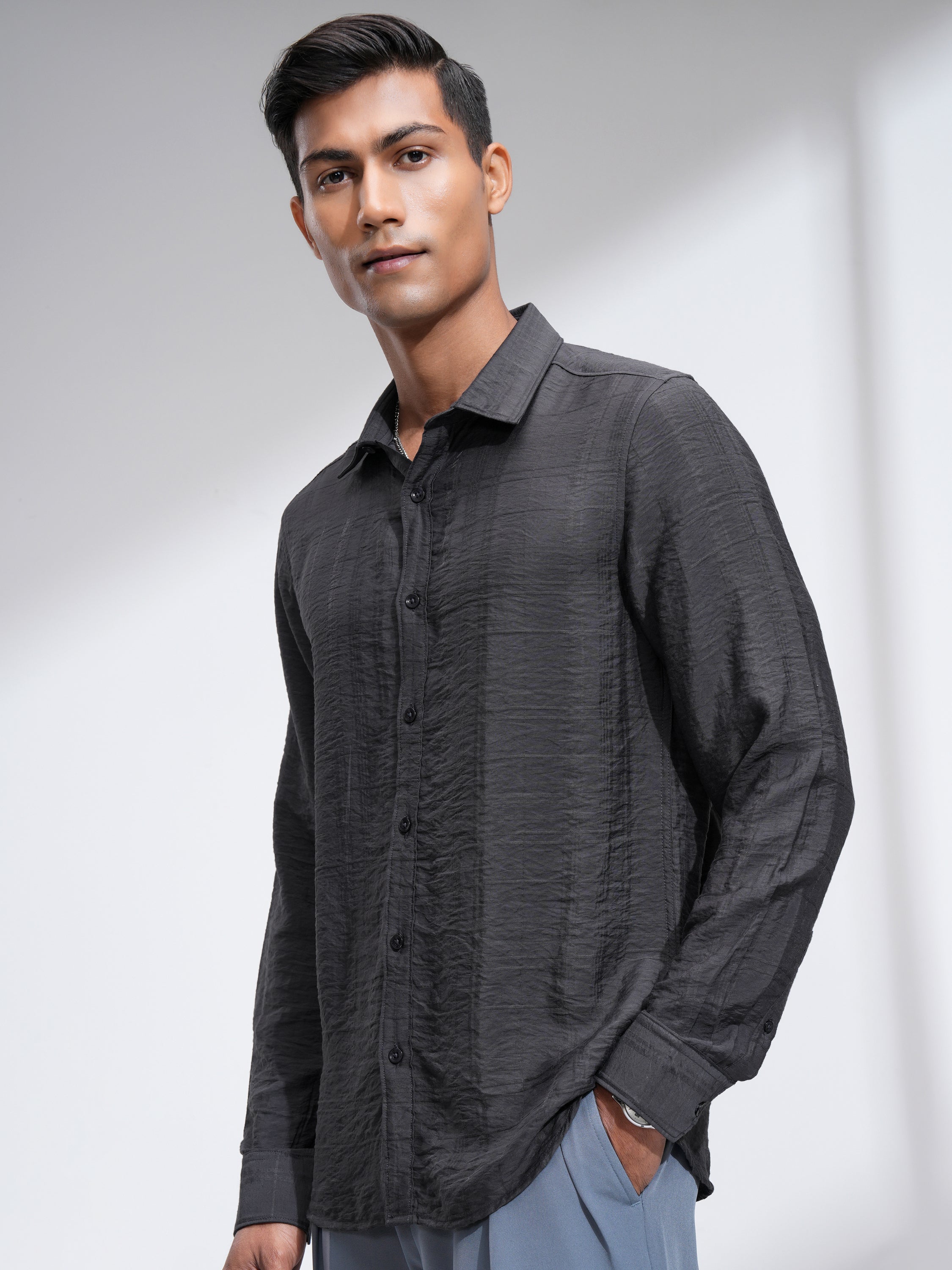Highlander Men Grey Textured Slim Fit Casual Shirt - Charcoal - Image 4