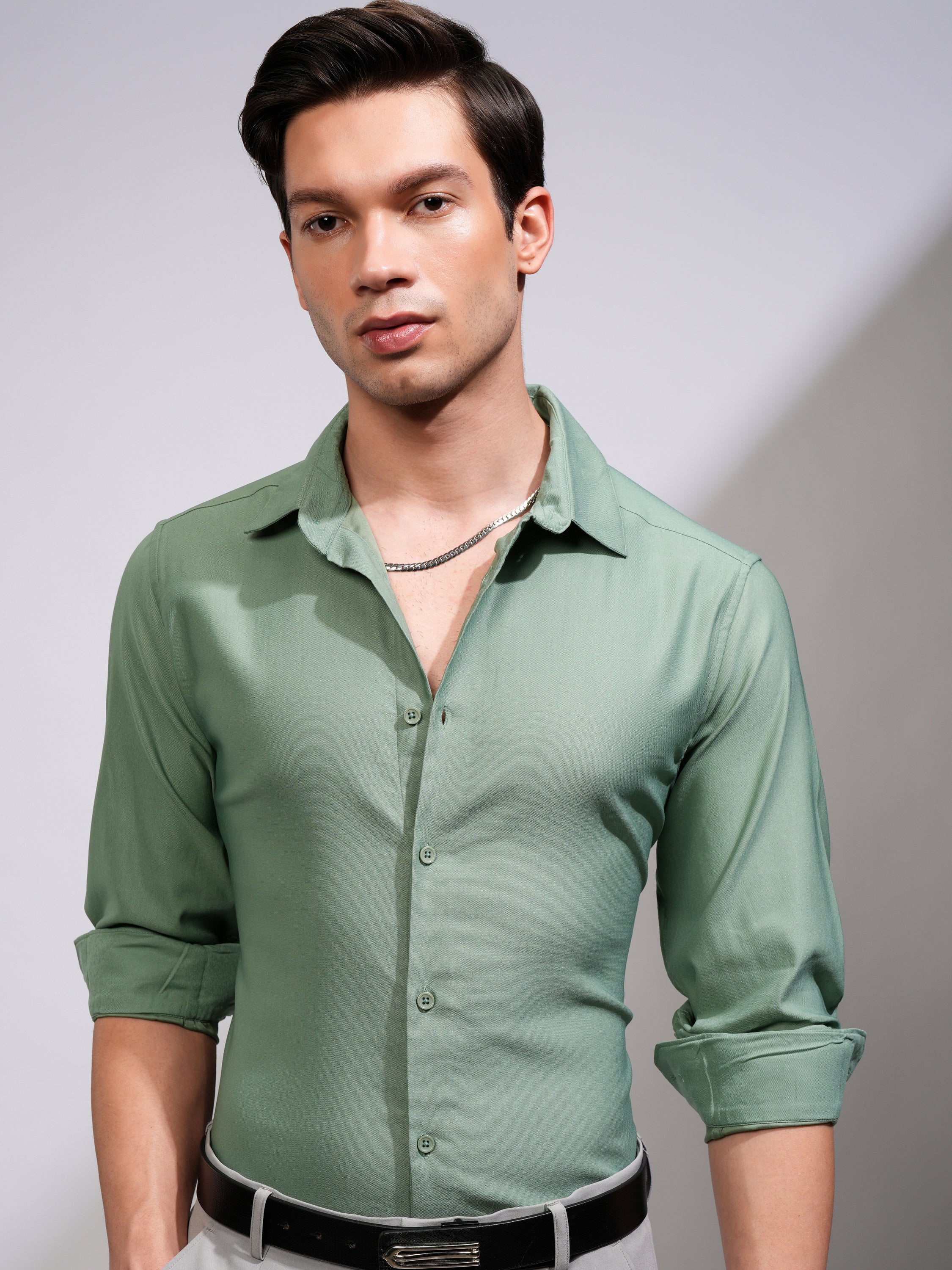 Highlander Men Green Solid Slim Fit Casual Shirt - Green - Image 1