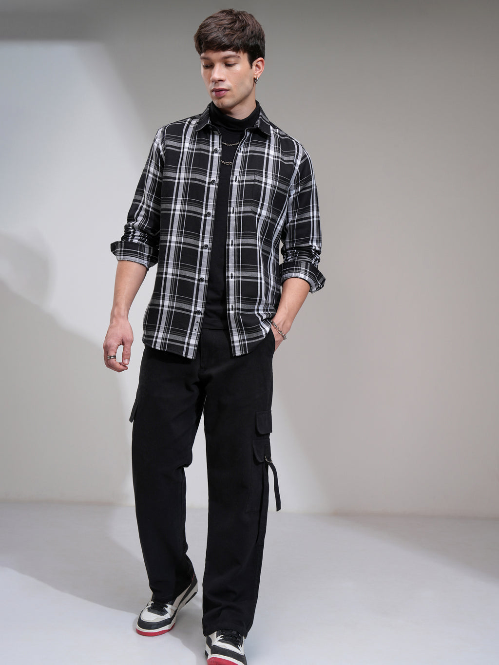 Highlander Men Black Checked Slim Fit Casual Shirt - Black - Image 2