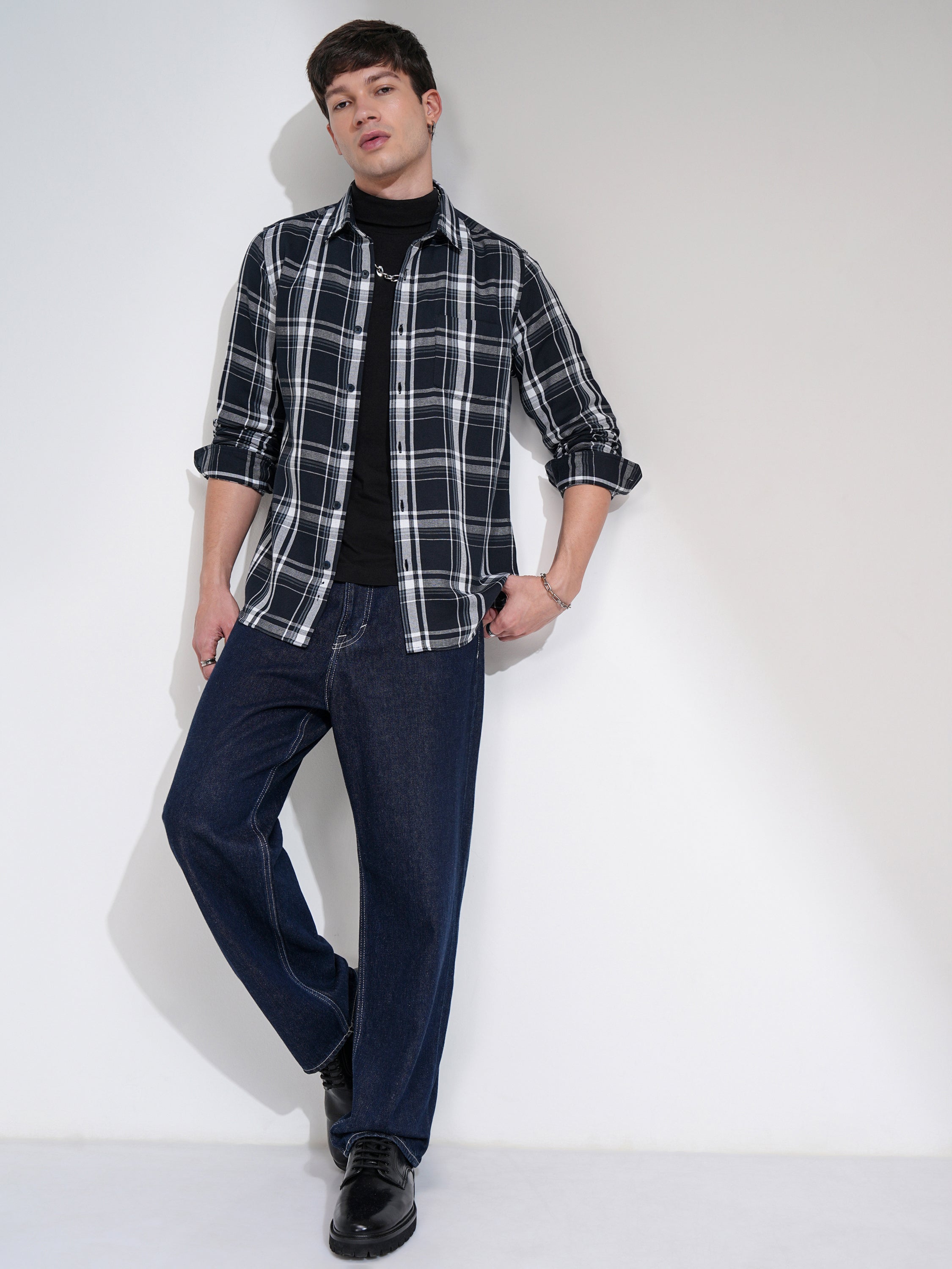 Highlander Men Navy Blue Checked Slim Fit Casual Shirt - Navy Blue - Image 2