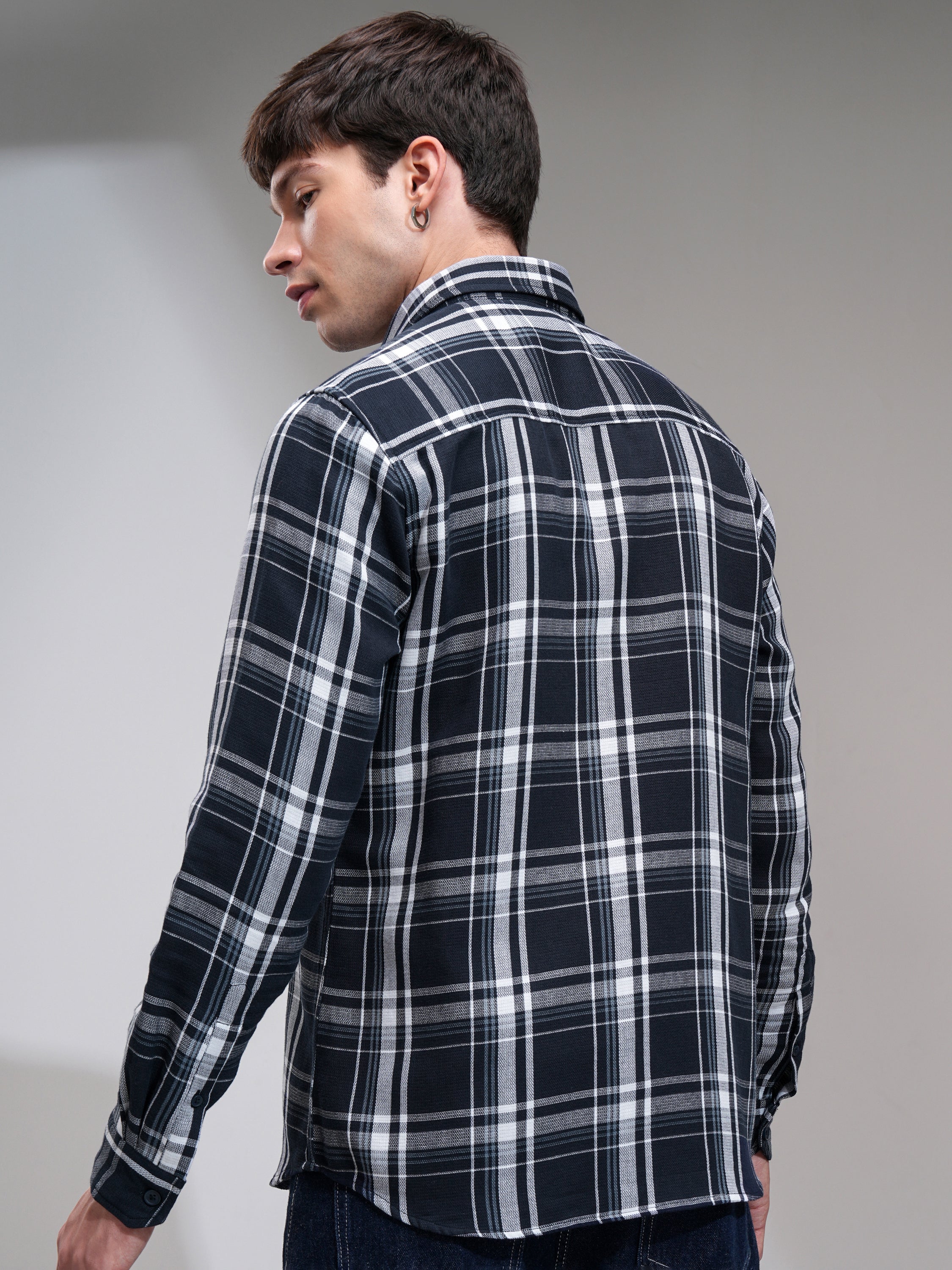 Highlander Men Navy Blue Checked Slim Fit Casual Shirt - Navy Blue - Image 3