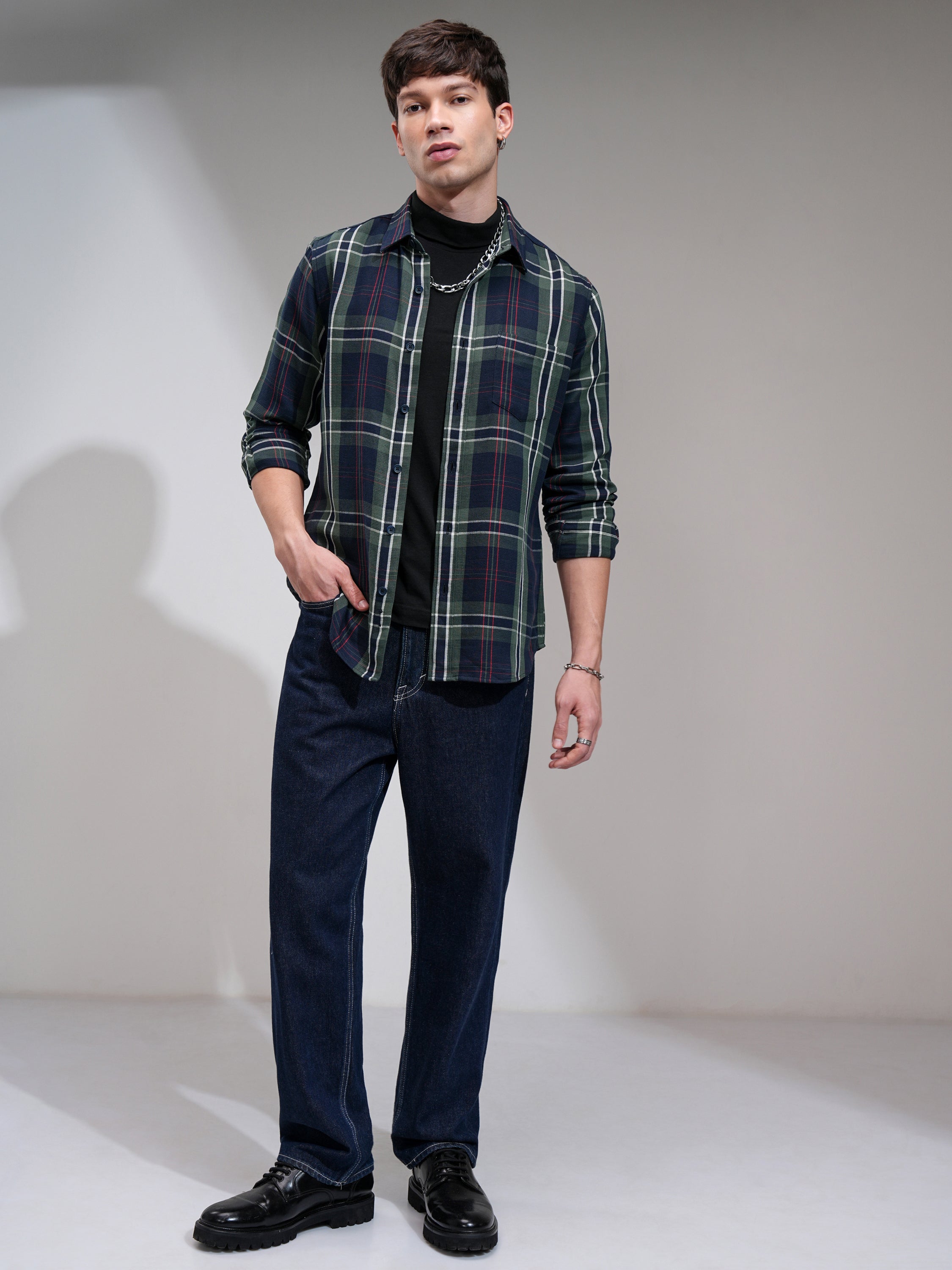Highlander Men Green Checked Slim Fit Casual Shirt - Green - Image 2