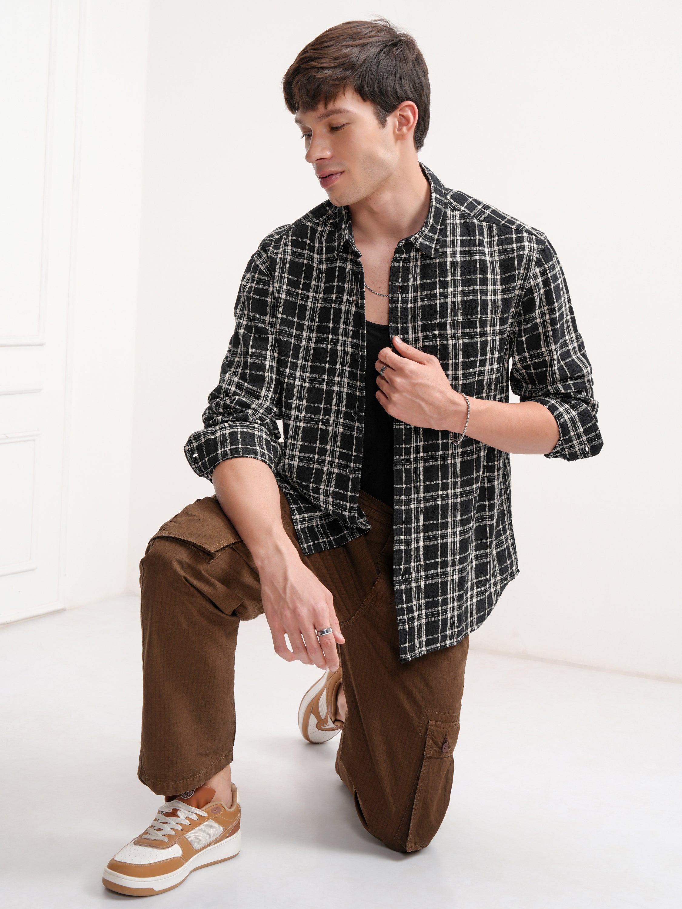 Highlander Men Black Checked Relaxed Fit Casual Shirt - Black - Image 2