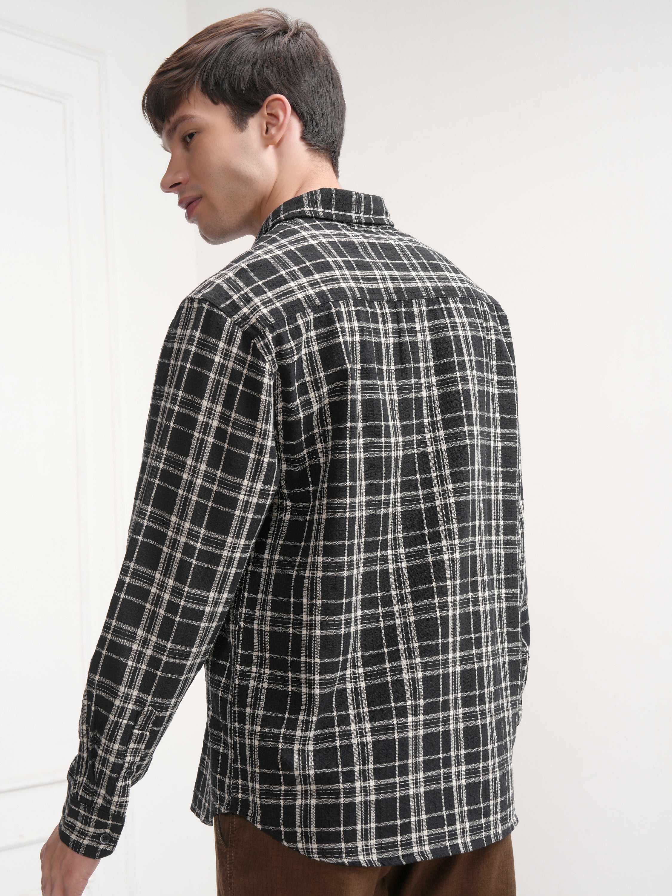 Highlander Men Black Checked Relaxed Fit Casual Shirt - Black - Image 3
