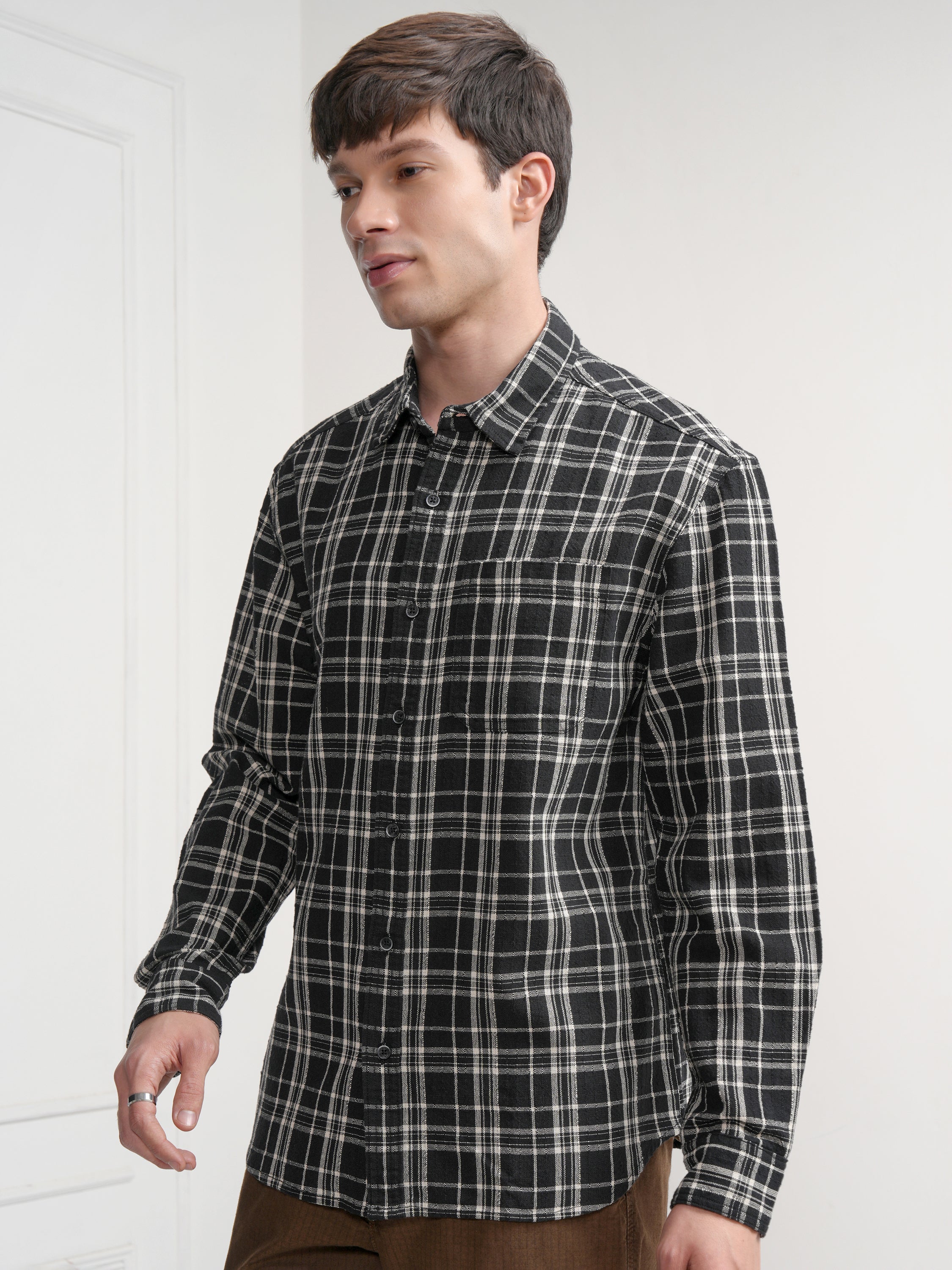Highlander Men Black Checked Relaxed Fit Casual Shirt - Black - Image 4