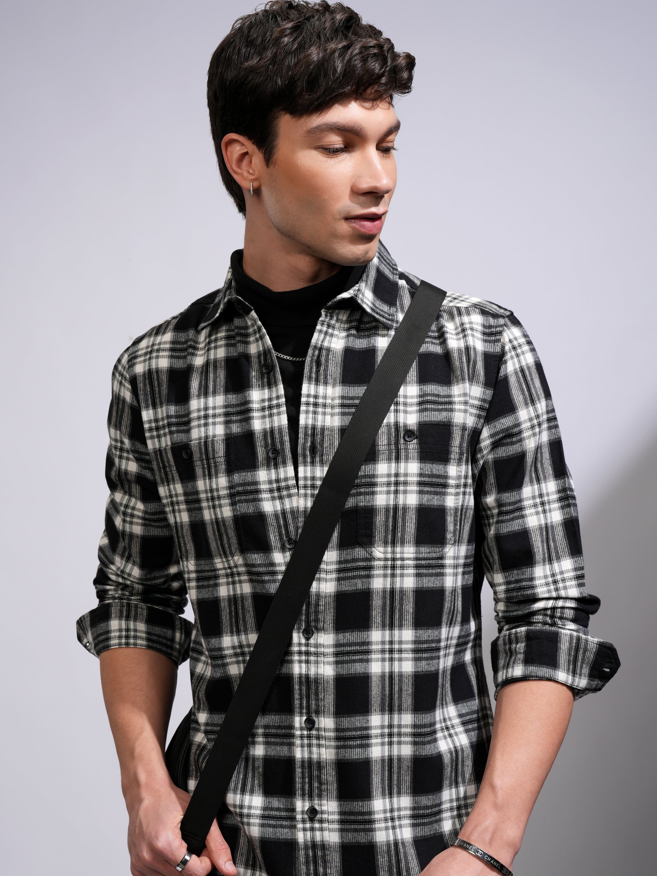 Highlander Men Black Checked Slim Fit Casual Shirt - Black - Image 1