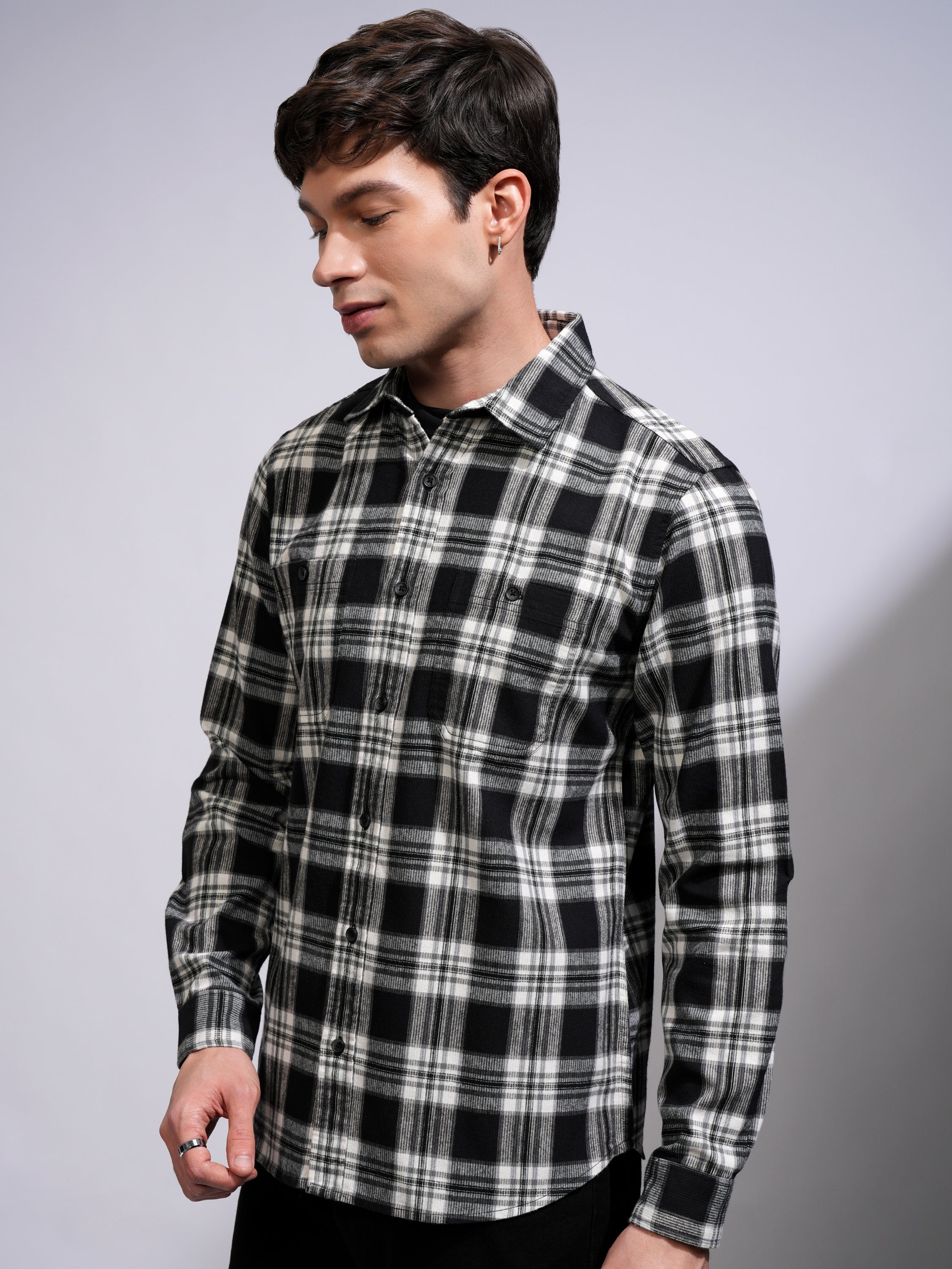 Highlander Men Black Checked Slim Fit Casual Shirt - Black - Image 4