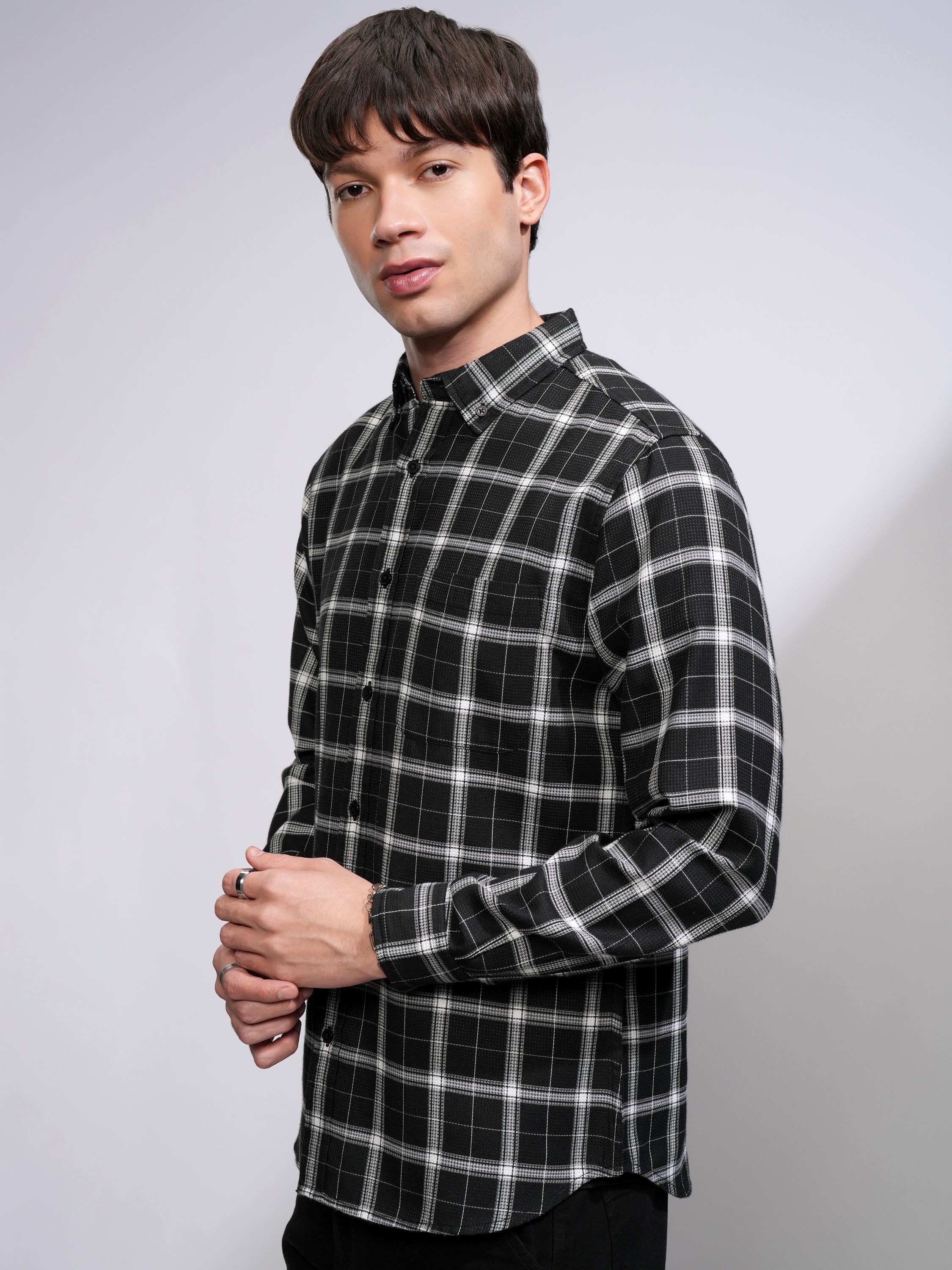 Highlander Men Black Checked Slim Fit Casual Shirt - Black - Image 4