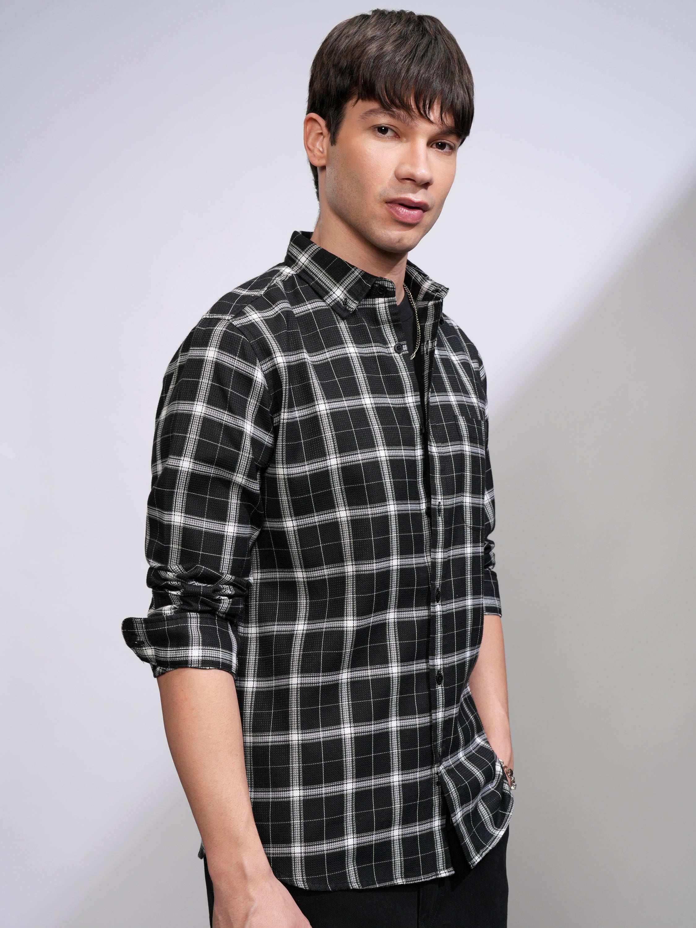 Highlander Men Black Checked Slim Fit Casual Shirt - Black - Image 6