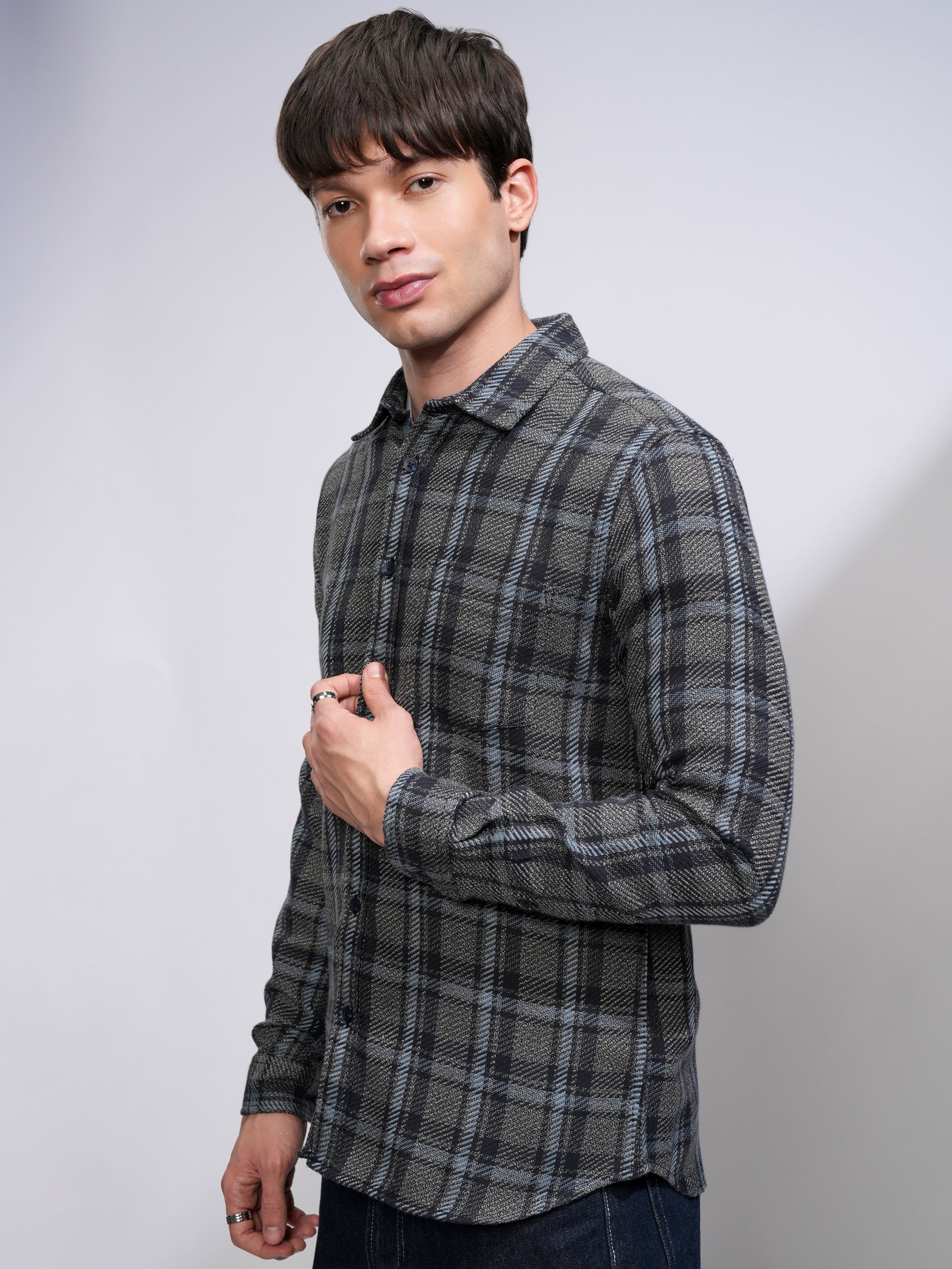 Highlander Men Grey Checked Slim Fit Casual Shirt - Grey - Image 4
