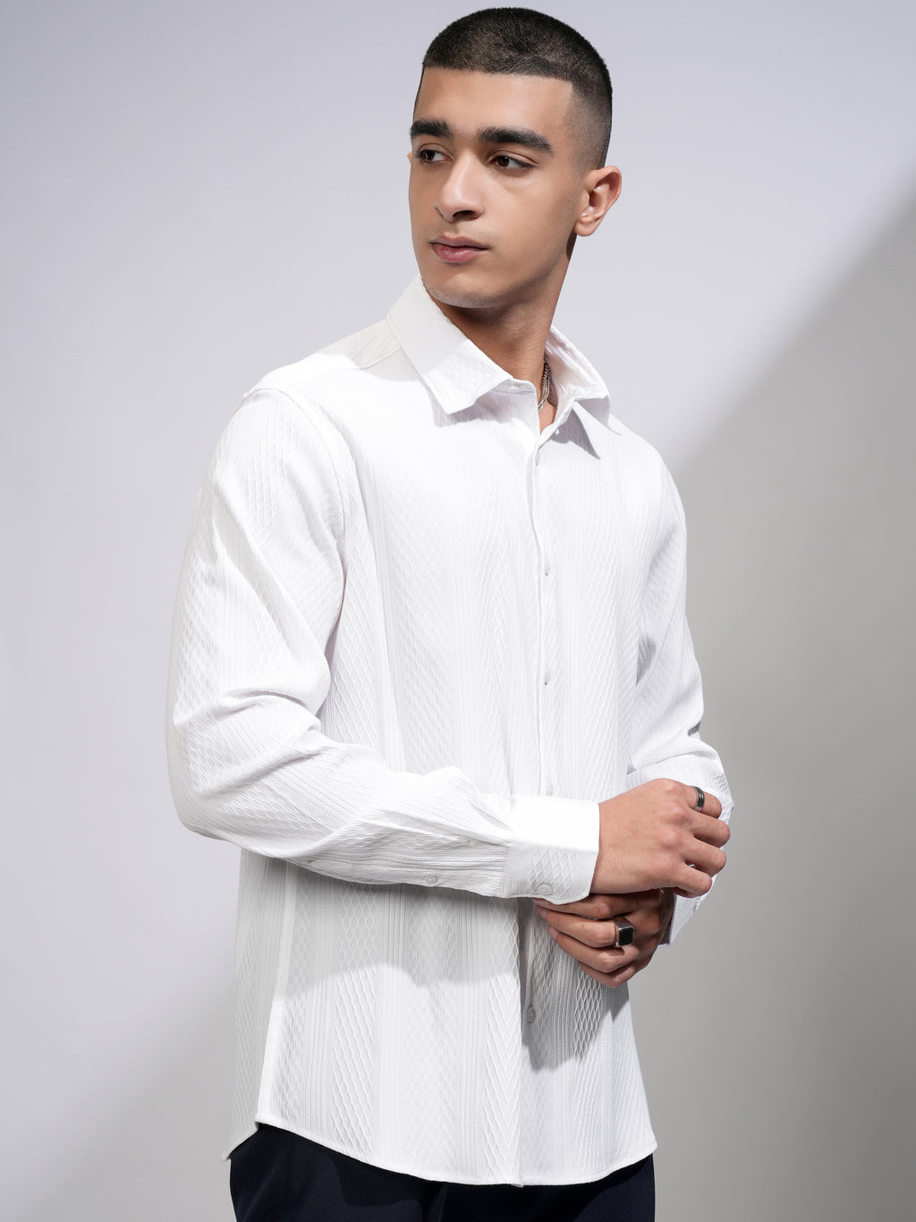 Highlander Men Black Textured Slim Fit Casual Shirt - White - Image 6
