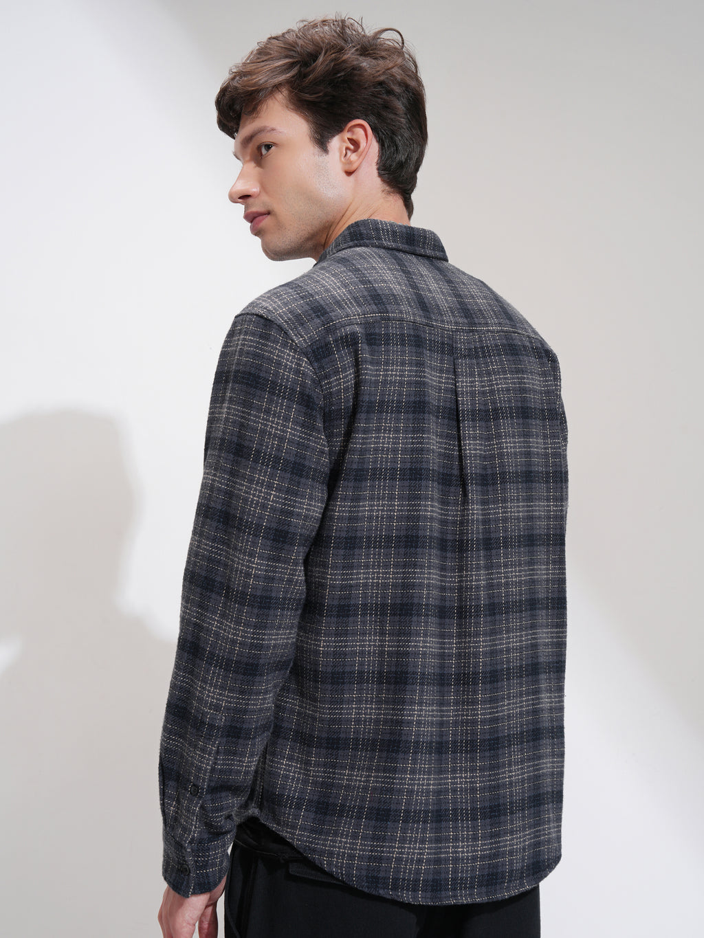 Highlander Men Grey Checked Relaxed Fit Casual Shirt - Grey - Image 3