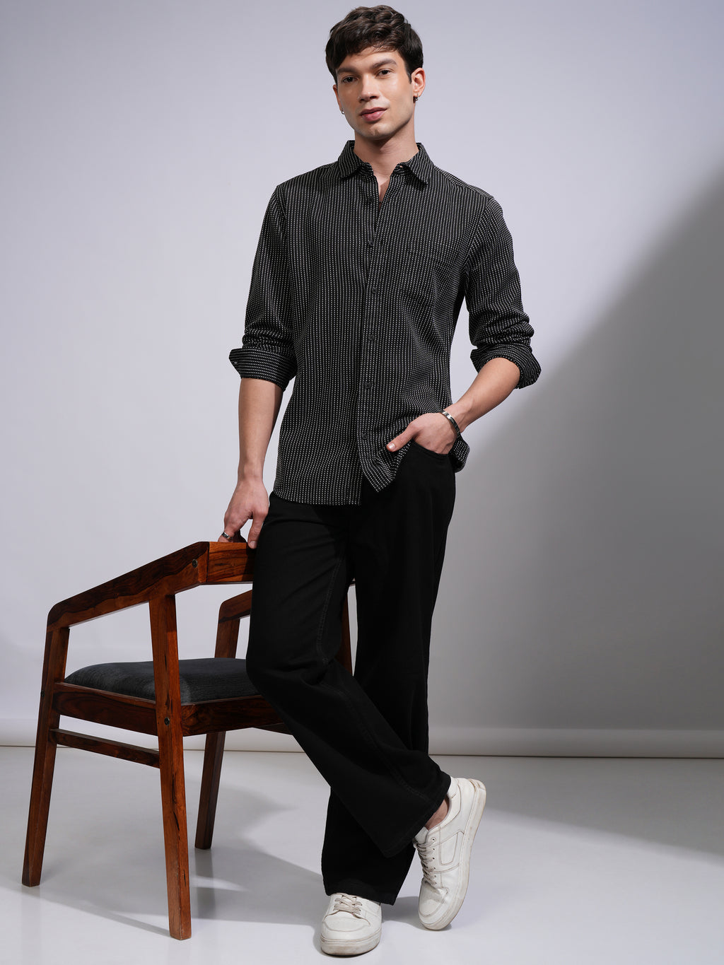 Highlander Men Black Textured Slim Fit Casual Shirt - Black - Image 2