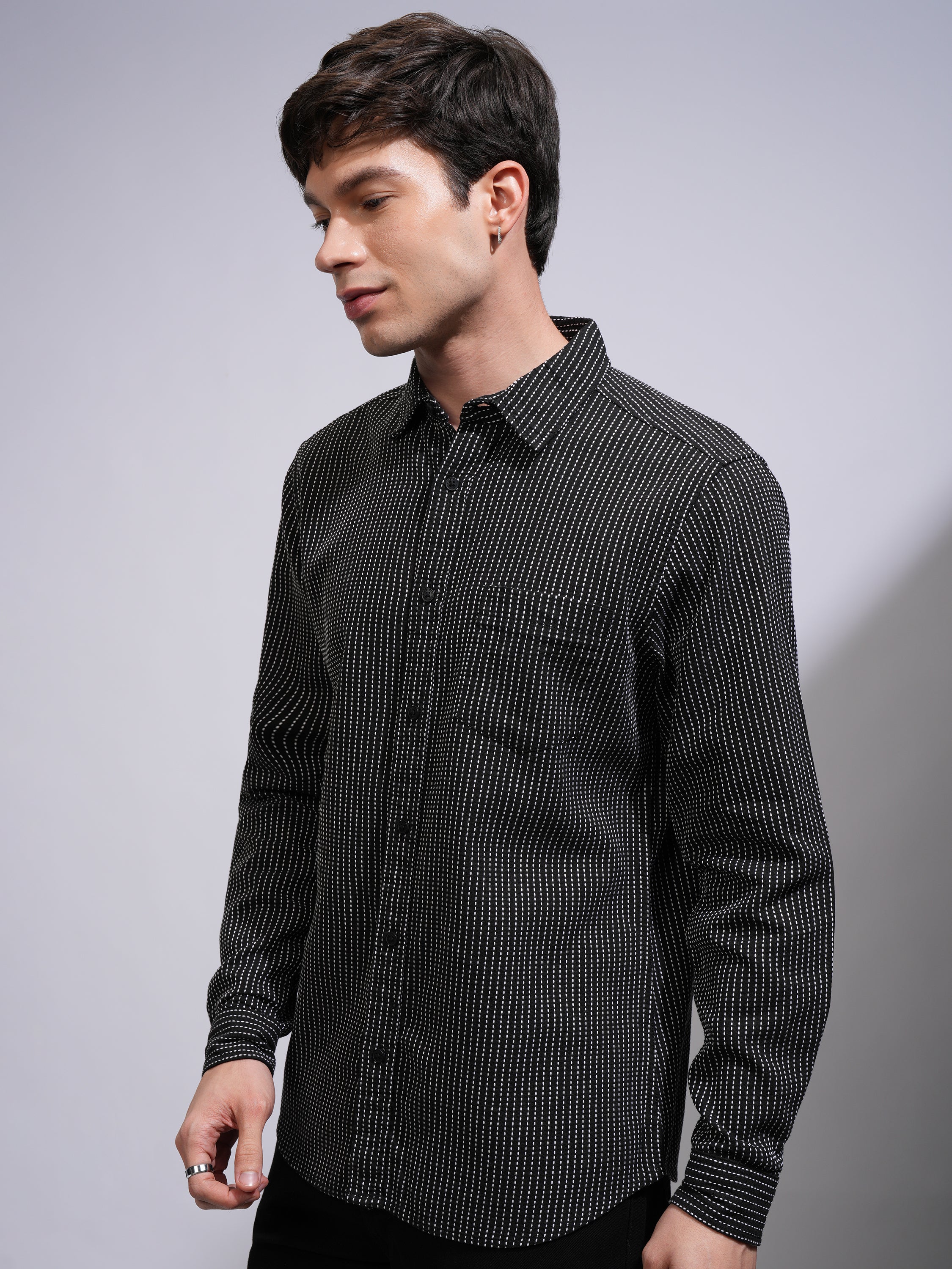 Highlander Men Black Textured Slim Fit Casual Shirt - Black - Image 4