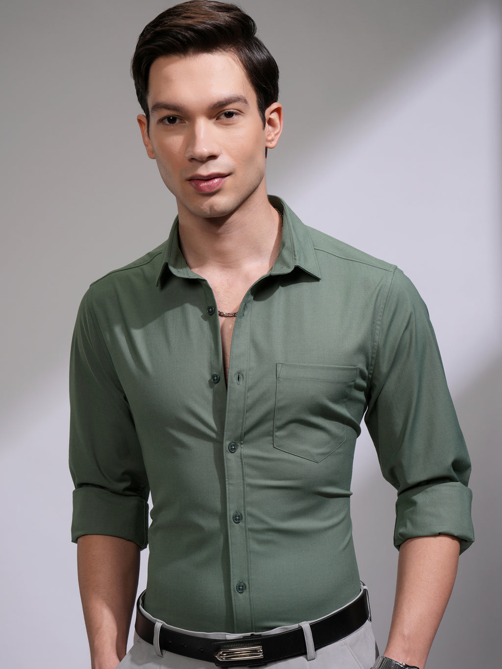 Highlander Men Green Solid Slim Fit Casual Shirt - Green - Image 1