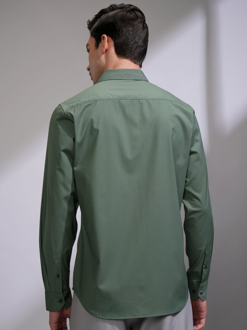 Highlander Men Green Solid Slim Fit Casual Shirt - Green - Image 3
