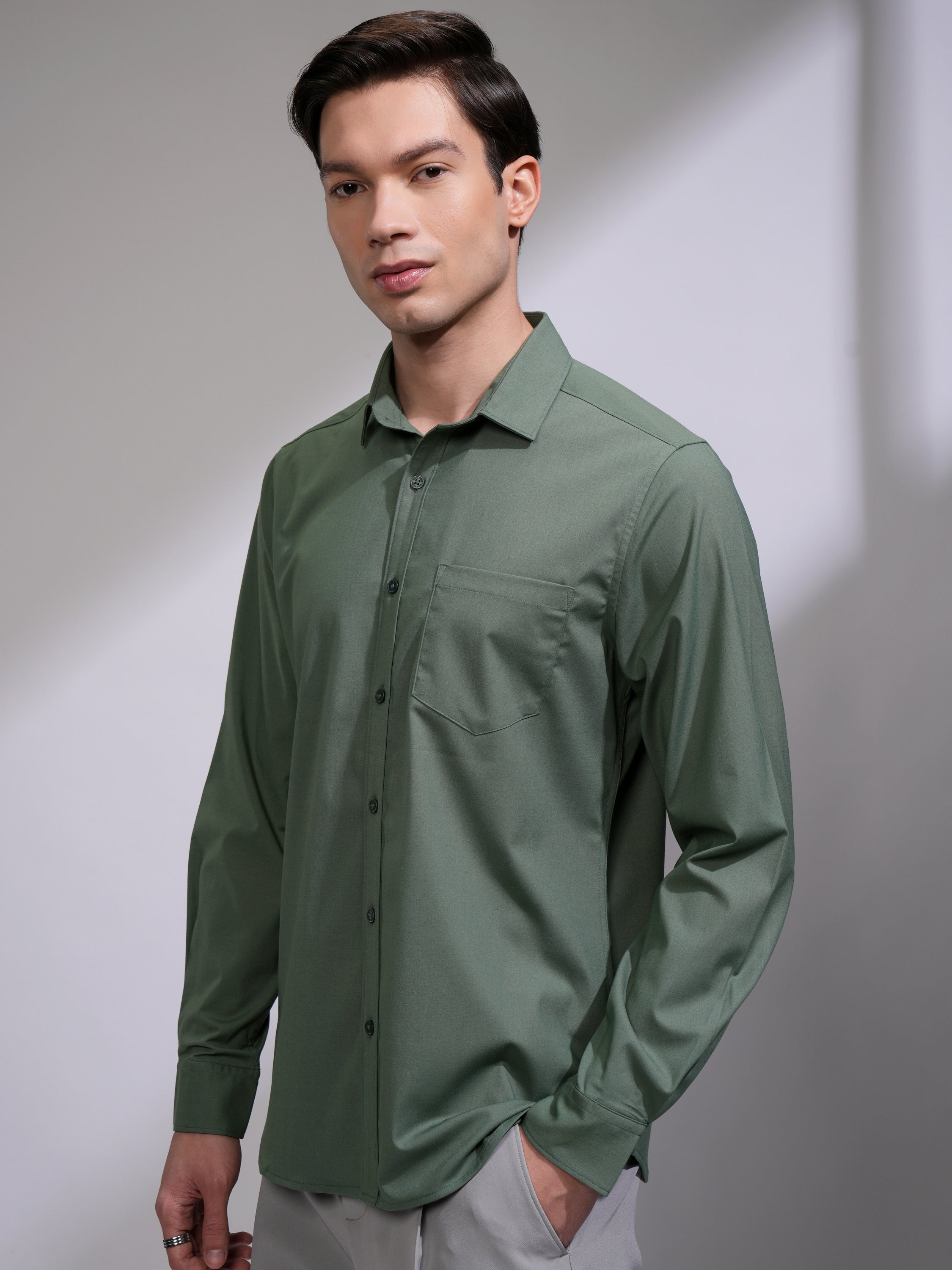 Highlander Men Green Solid Slim Fit Casual Shirt - Green - Image 4