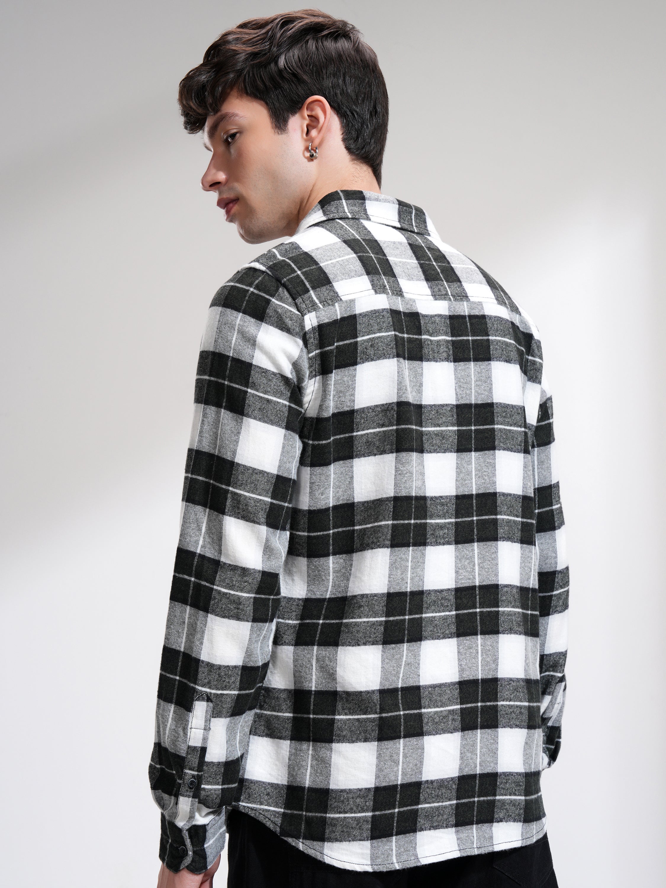 Highlander Men Off White Checked Slim Fit Casual Shirt - Off White - Image 3