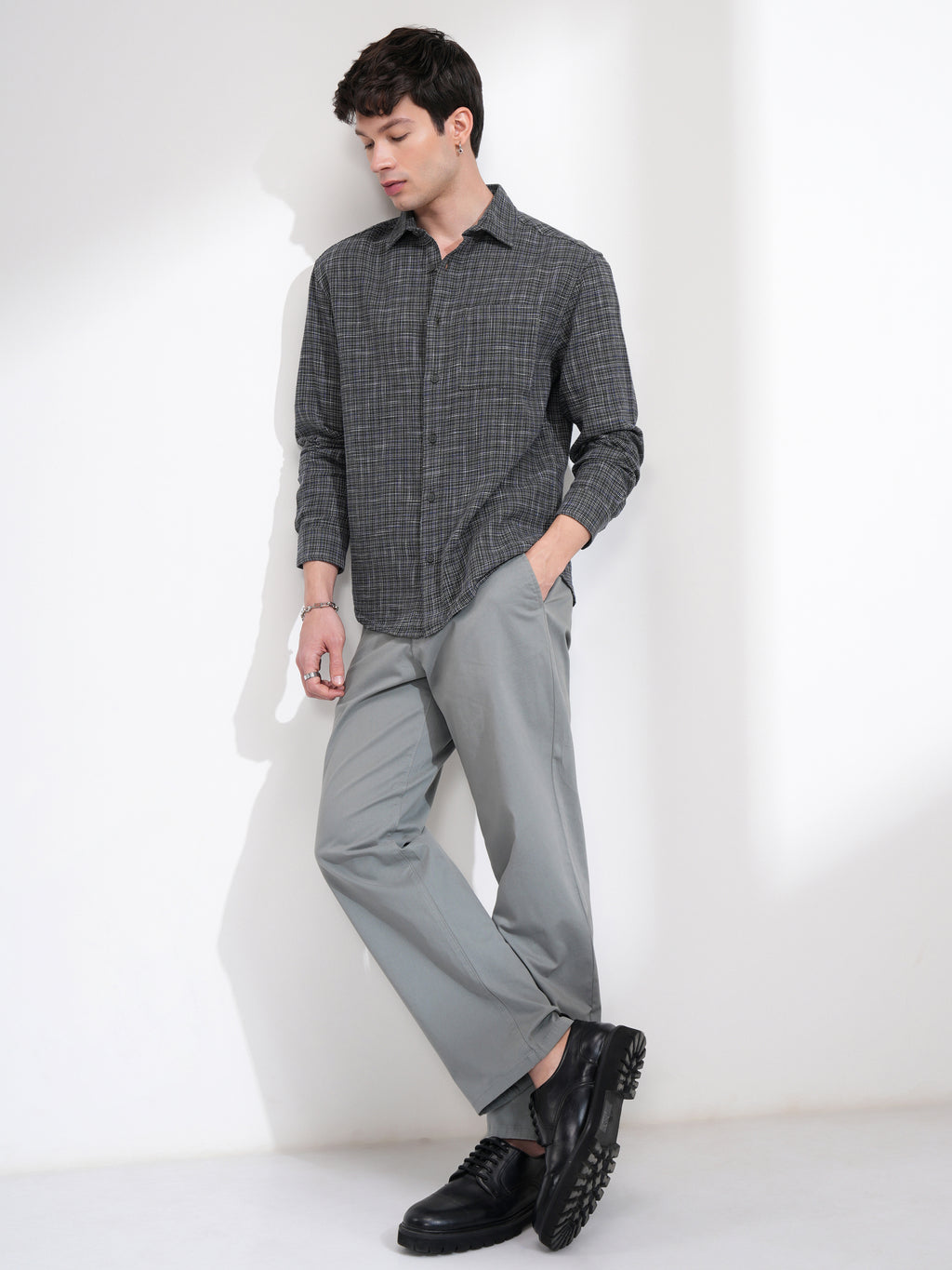 Highlander Men Grey Checked Relaxed Fit Casual Shirt - Grey - Image 2