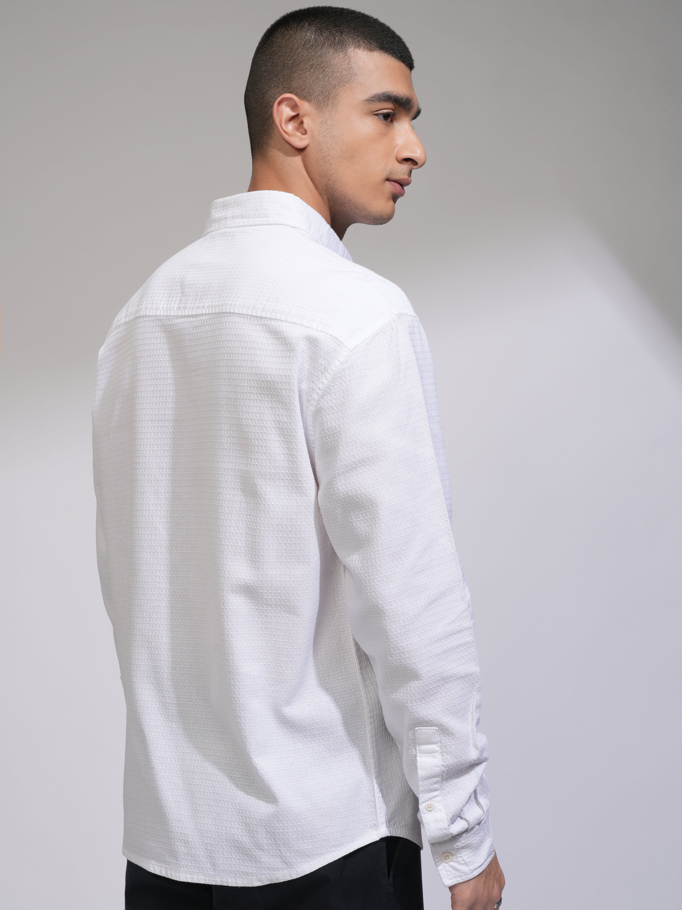 Highlander Men Black Textured Relaxed Fit Casual Shirt - White - Image 3