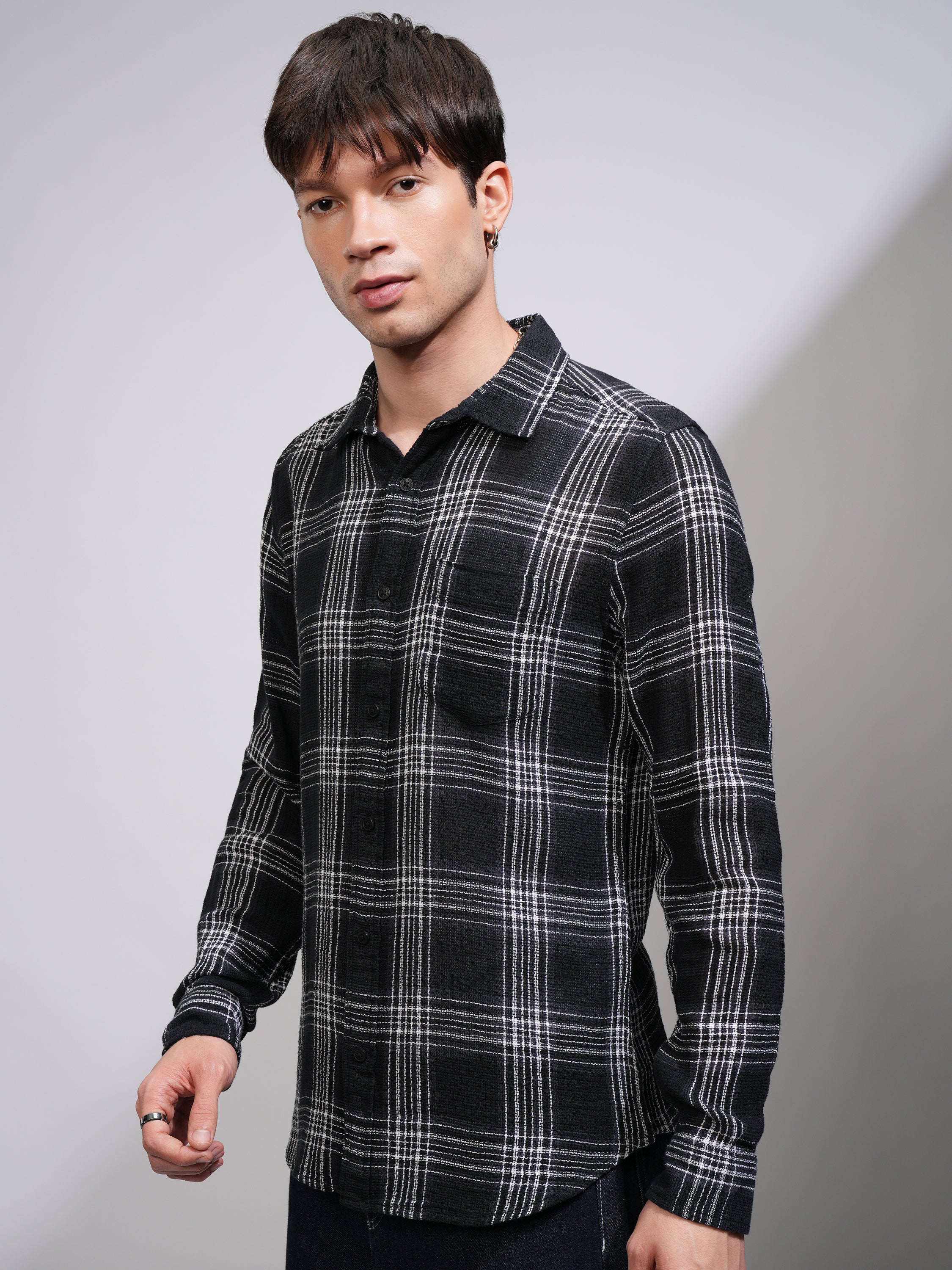 Highlander Men Black Checked Slim Fit Casual Shirt - Black - Image 4