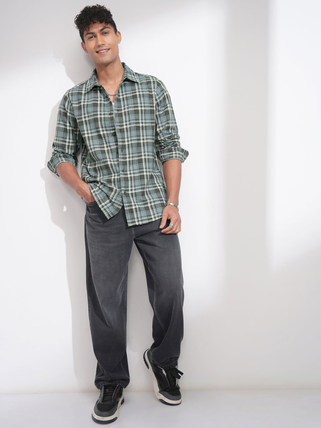 Highlander Men Green Checked Slim Fit Casual Shirt - Green - Image 2