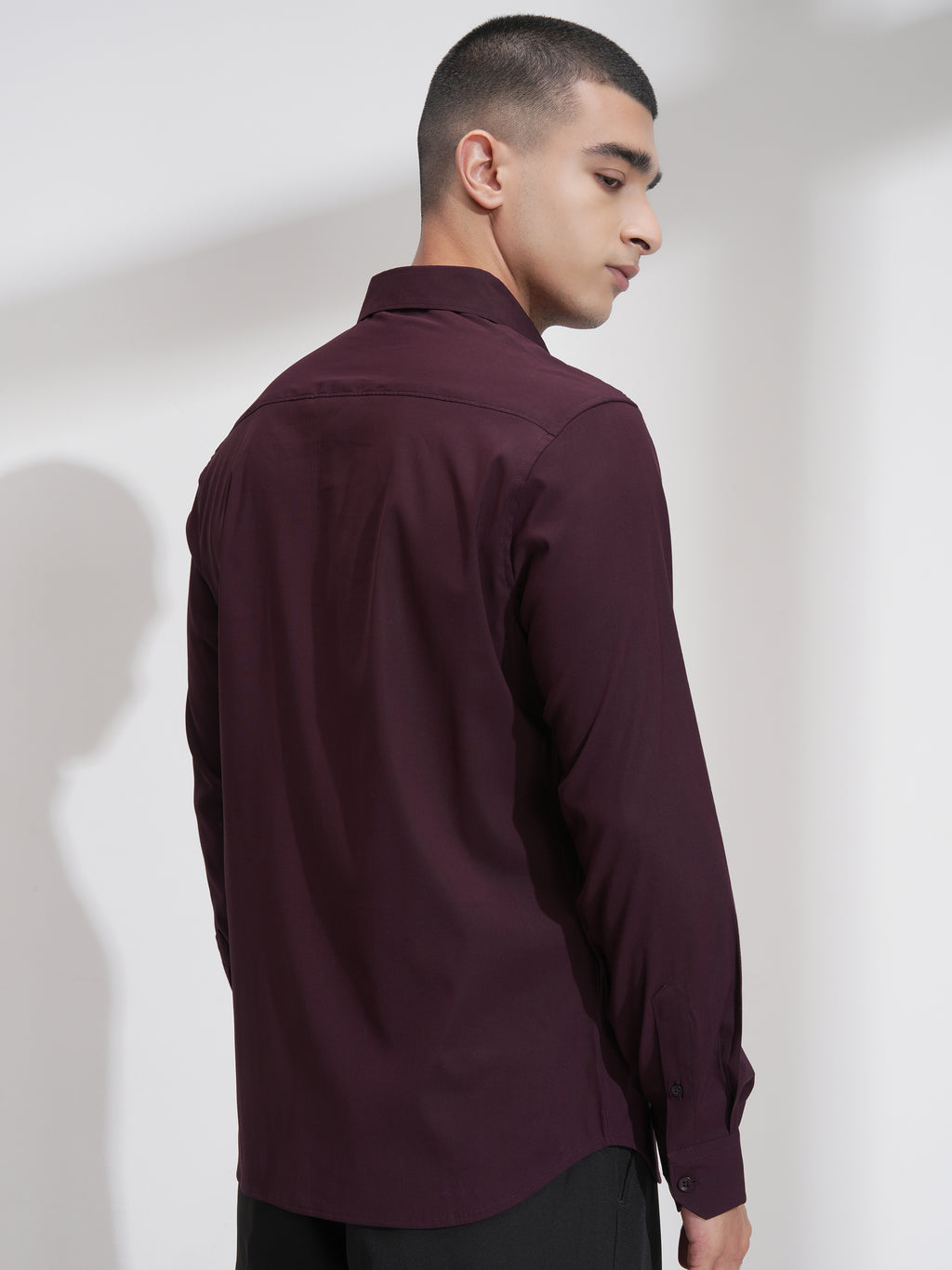 Highlander Men Burgundy Solid Slim Fit Casual Shirt - Burgundy - Image 3