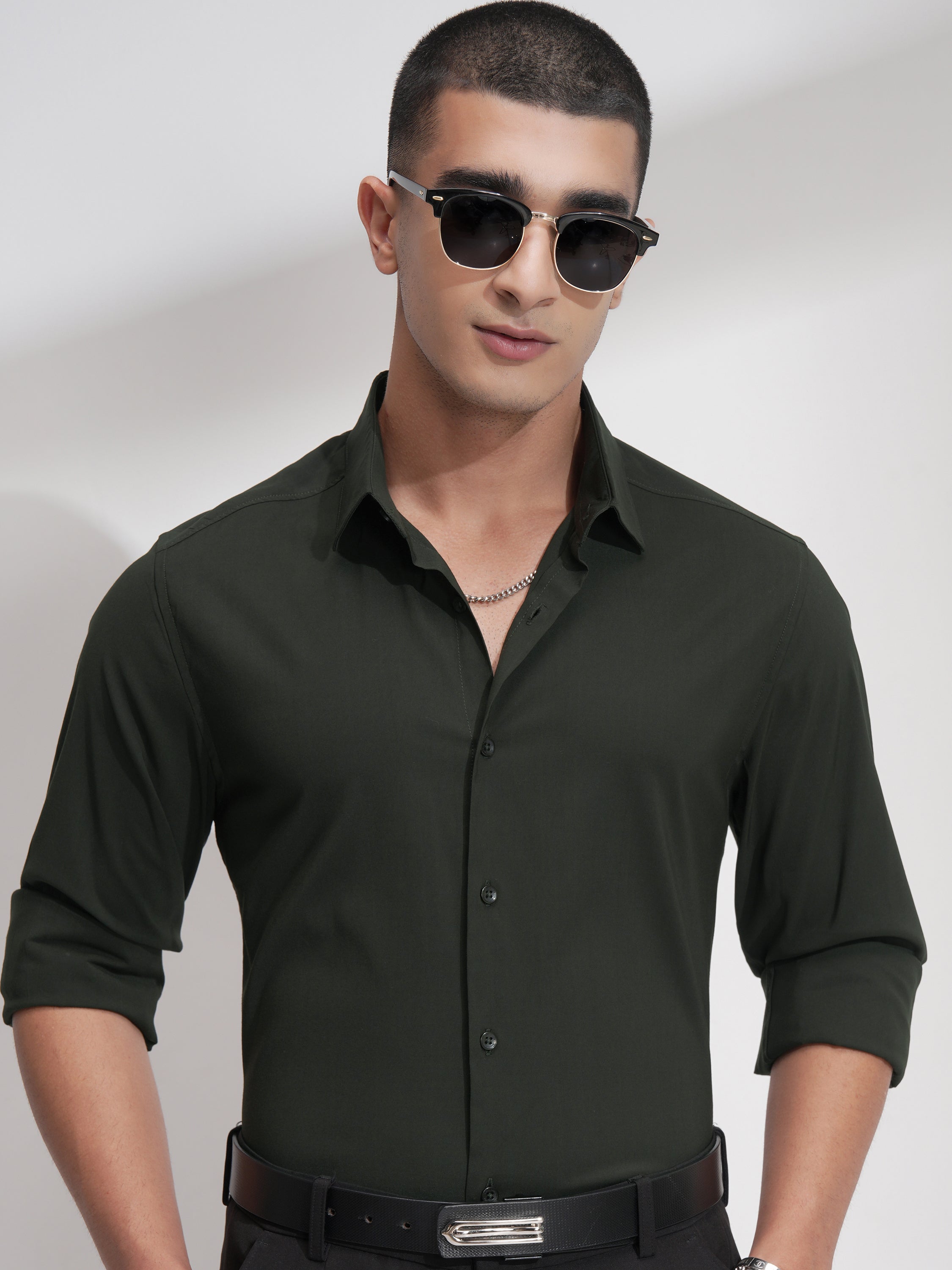 Highlander Men Green Solid Slim Fit Casual Shirt - Green - Image 1