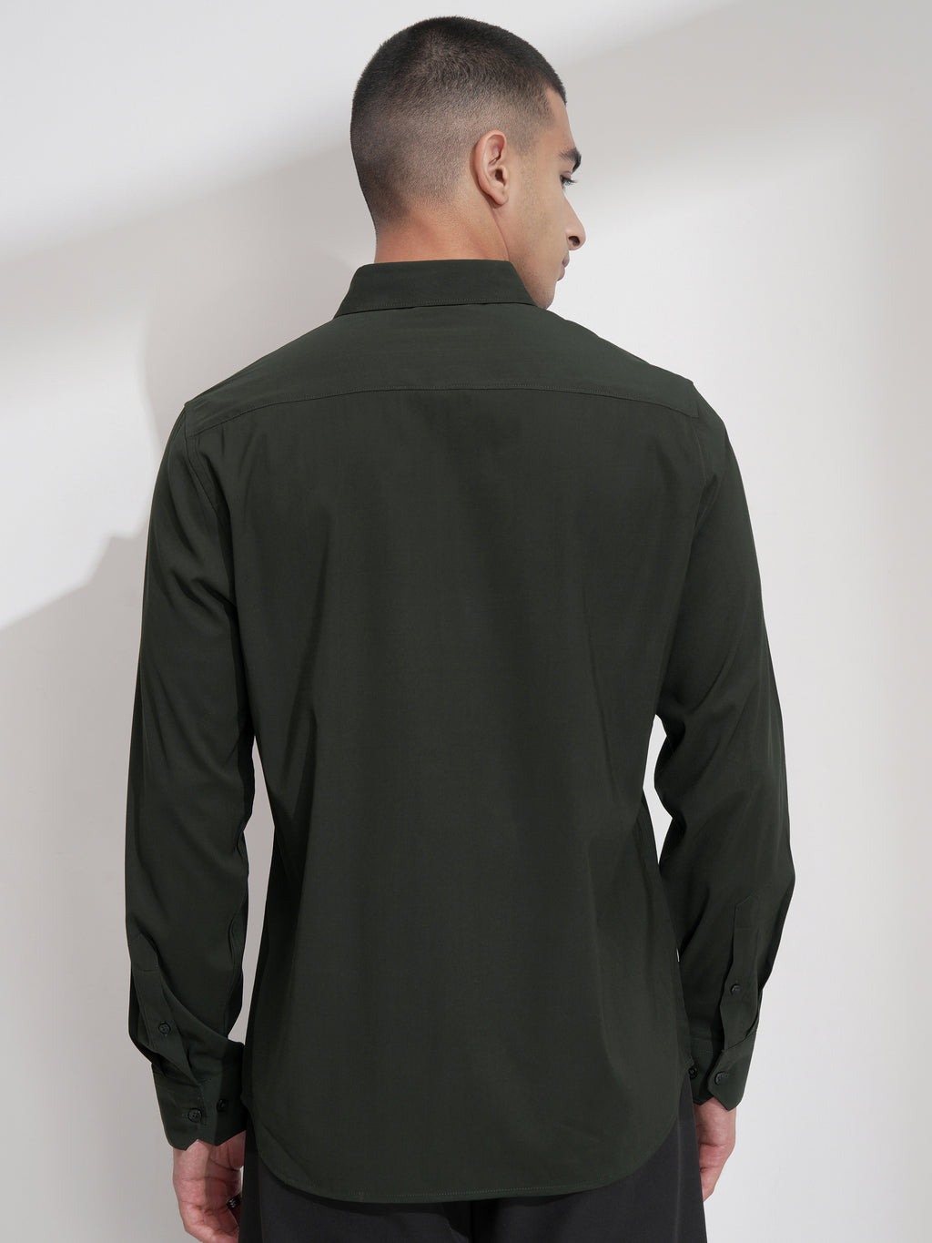 Highlander Men Green Solid Slim Fit Casual Shirt - Green - Image 3