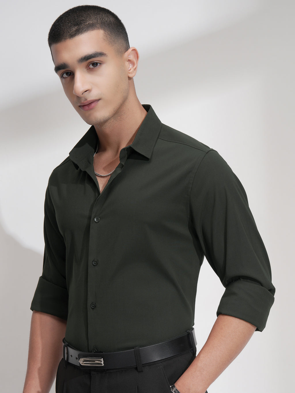 Highlander Men Green Solid Slim Fit Casual Shirt - Green - Image 4