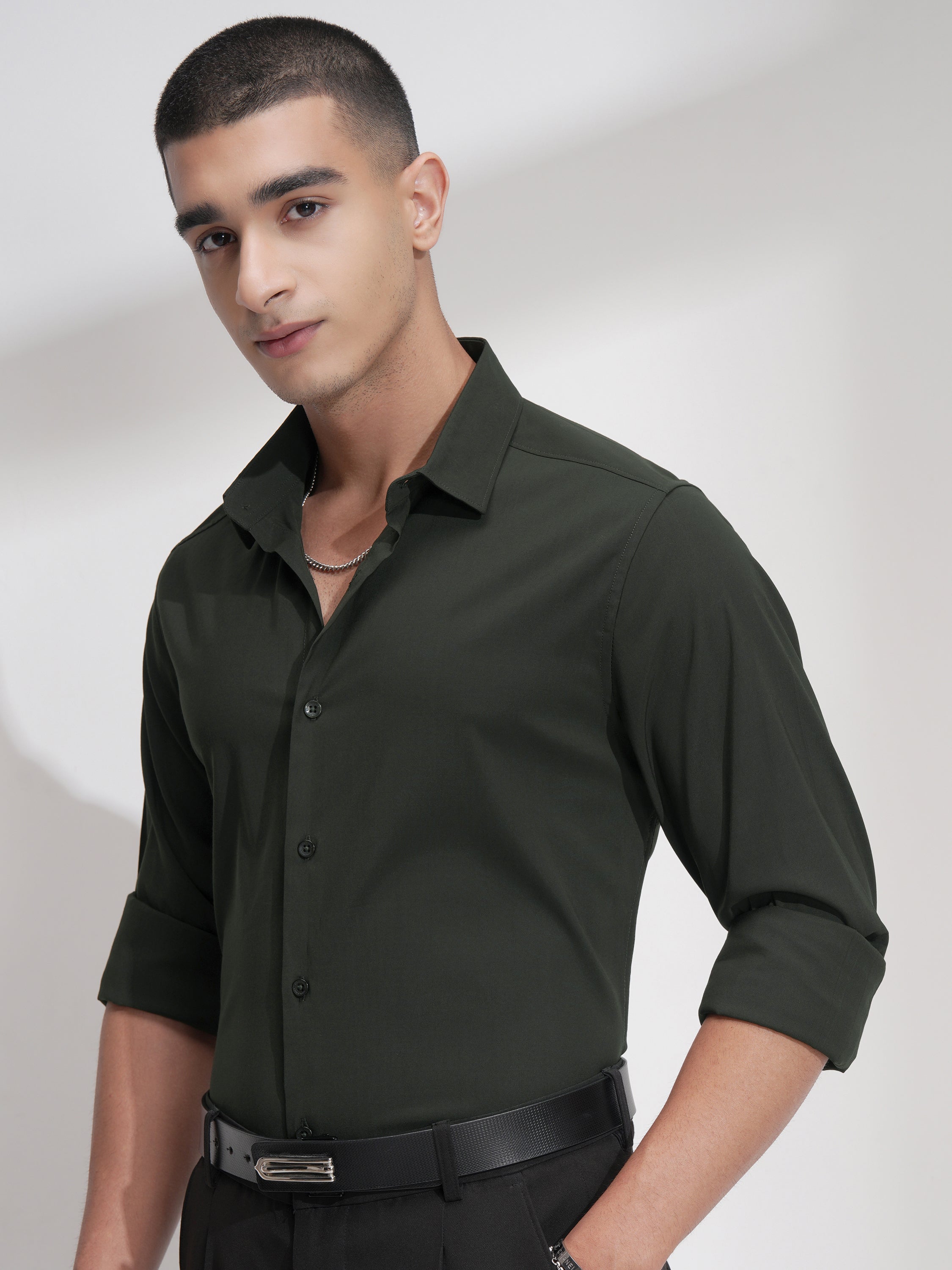 Highlander Men Green Solid Slim Fit Casual Shirt - Green - Image 4