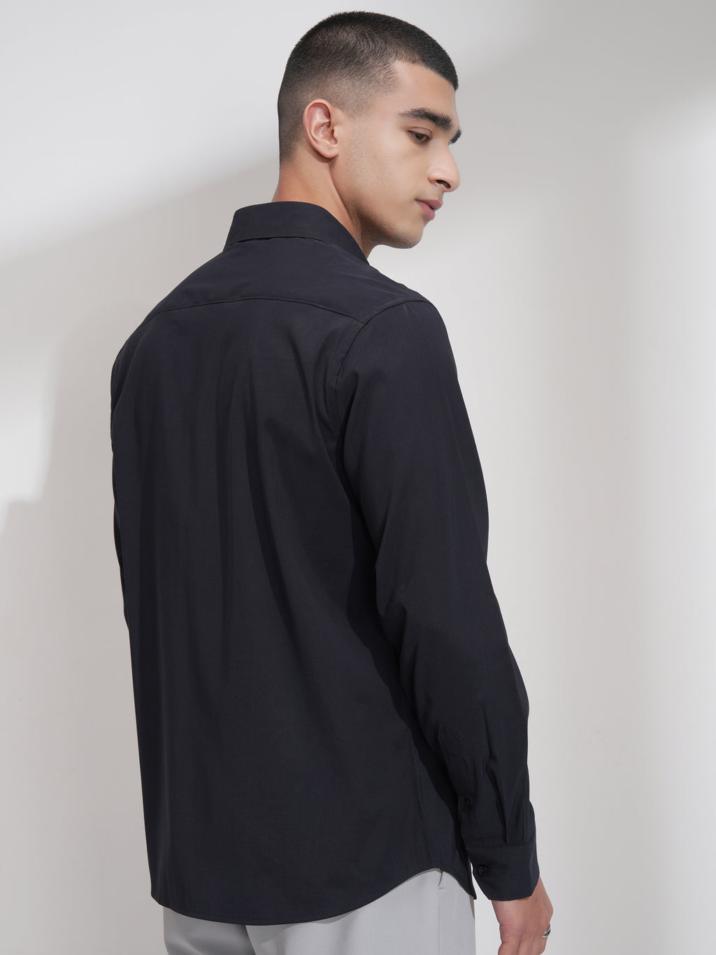 Highlander Men Black Solid Slim Fit Casual Shirt - Navy Blue - Image 3
