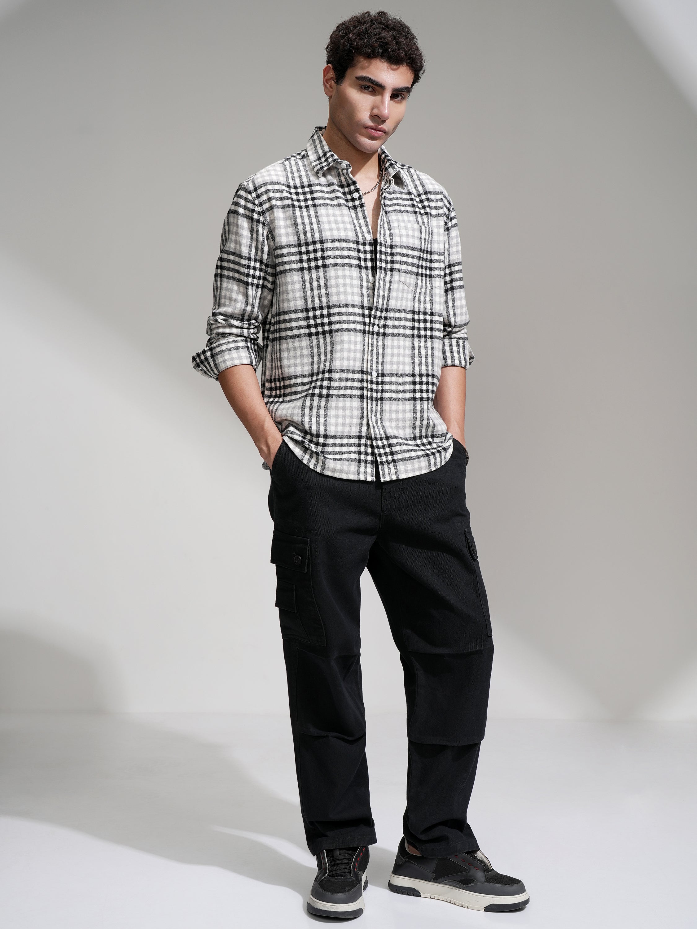 Highlander Men Grey Checked Relaxed Fit Casual Shirt - Grey - Image 2