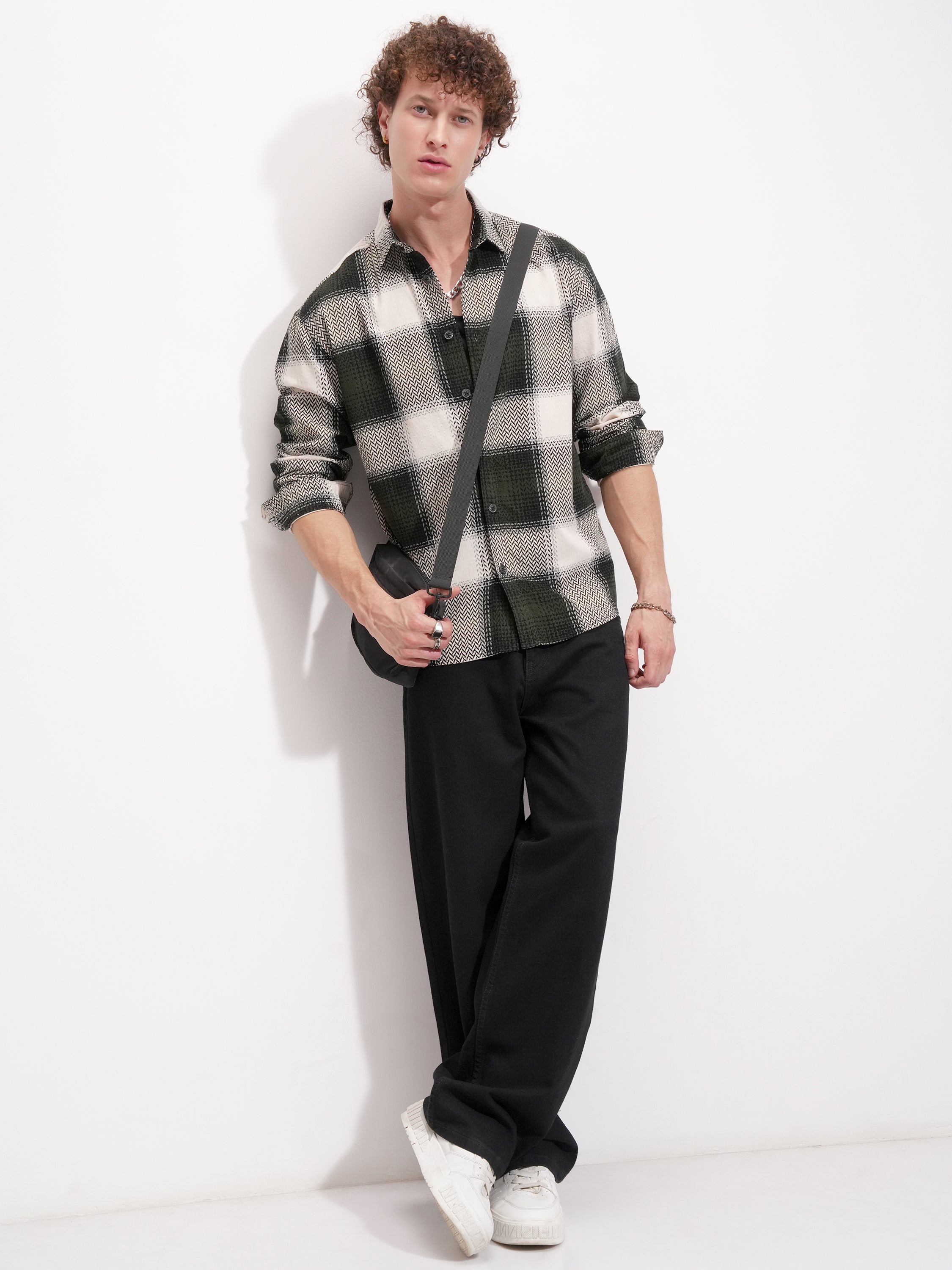 Highlander Men Black Checked Relaxed Fit Casual Shirt - Black - Image 2
