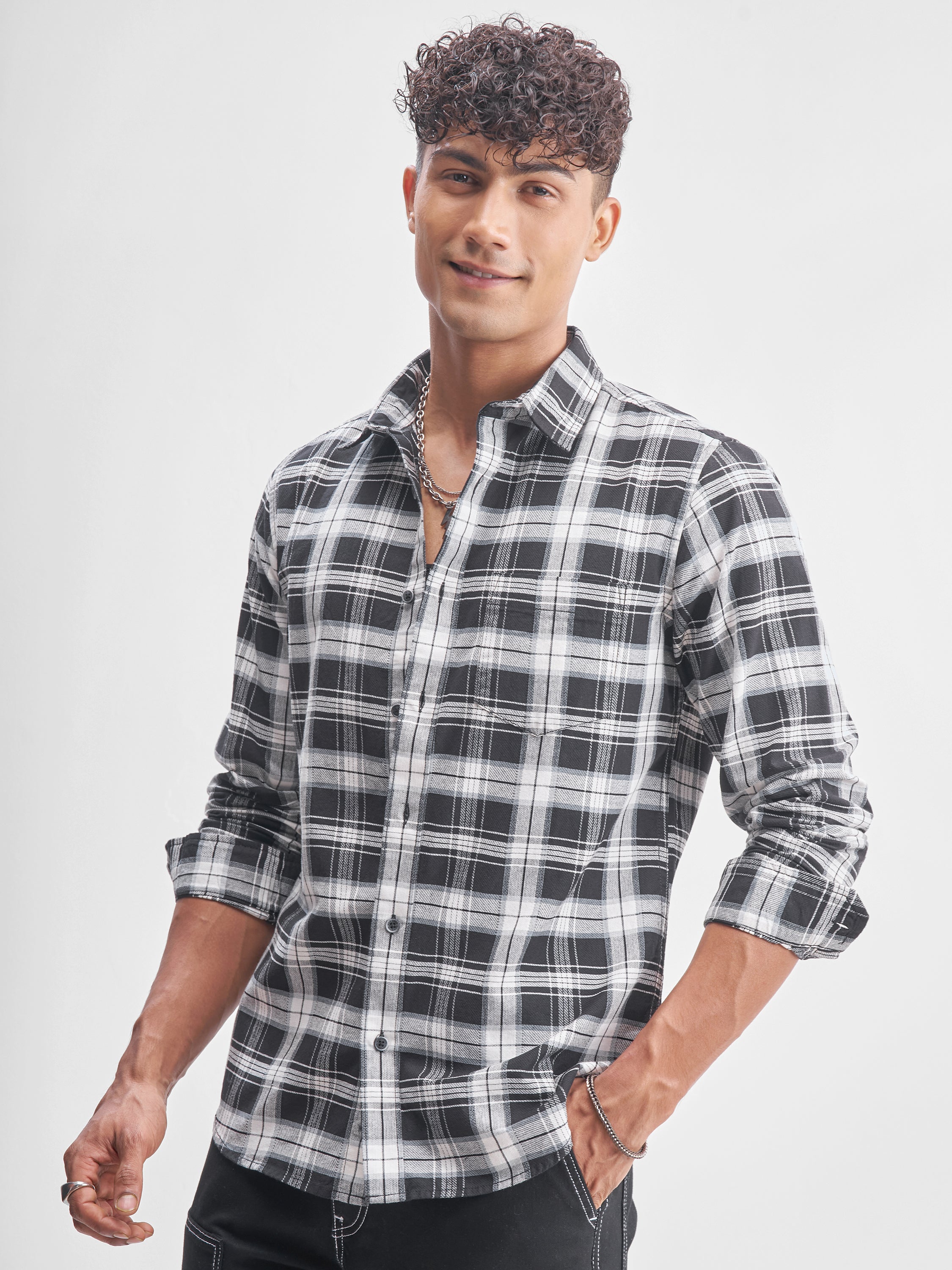 Highlander Men White Checked Slim Fit Casual Shirt - White - Image 4