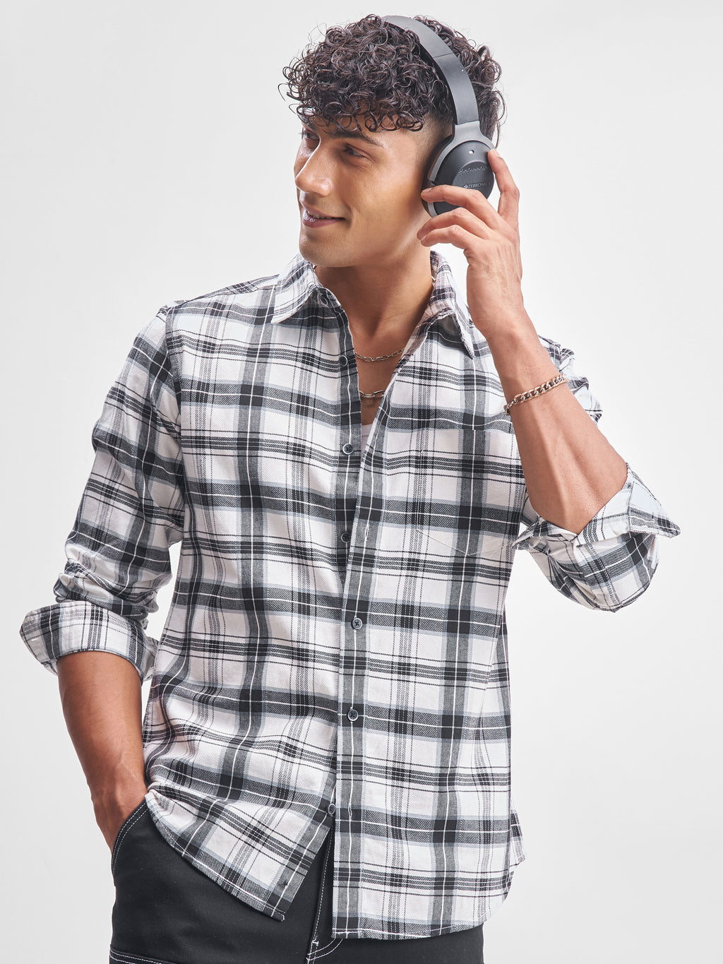 Highlander Men Black Checked Slim Fit Casual Shirt - Black - Image 1