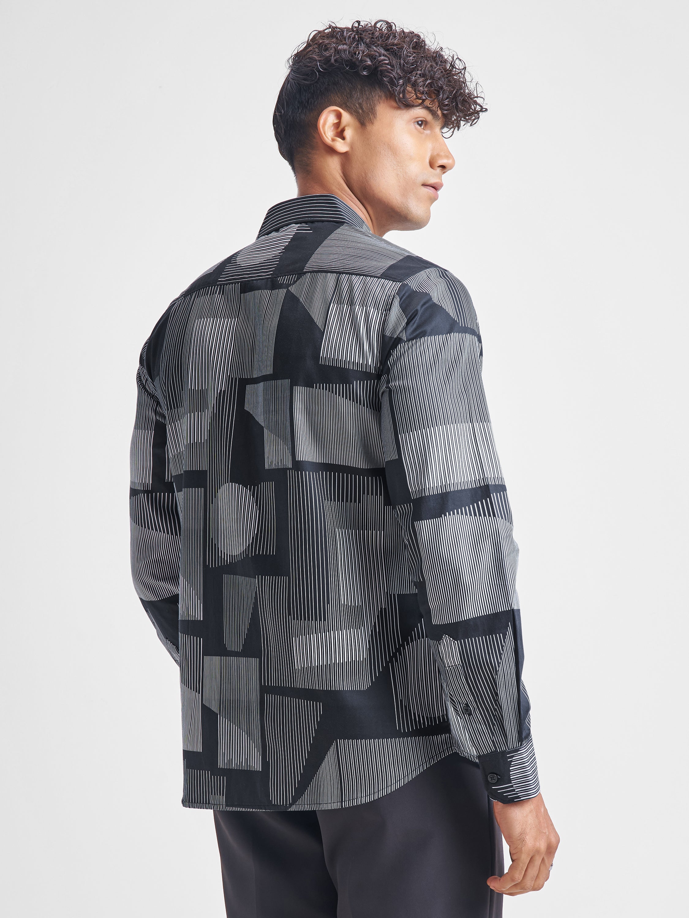 Highlander Men Navy Blue Printed Slim Fit Casual Shirt - Navy Blue - Image 3