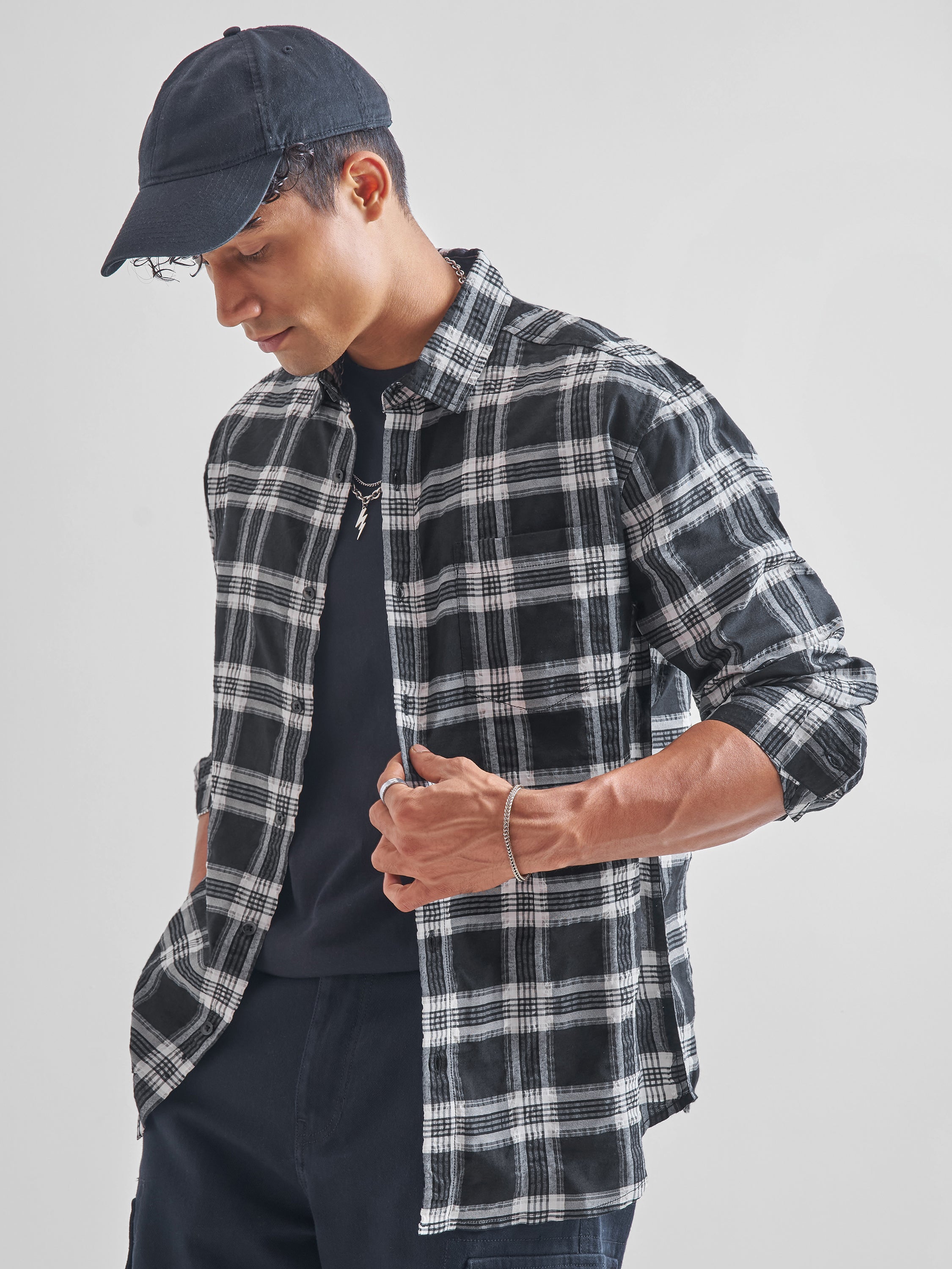 Highlander Men Black Checked Relaxed Fit Casual Shirt - Black - Image 4