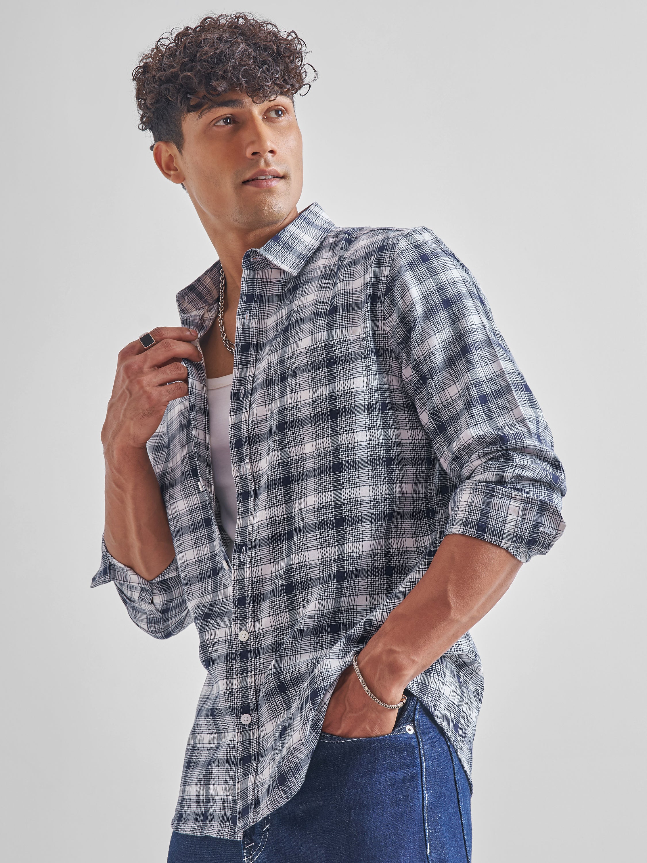 Highlander Men White Checked Slim Fit Casual Shirt - White - Image 4