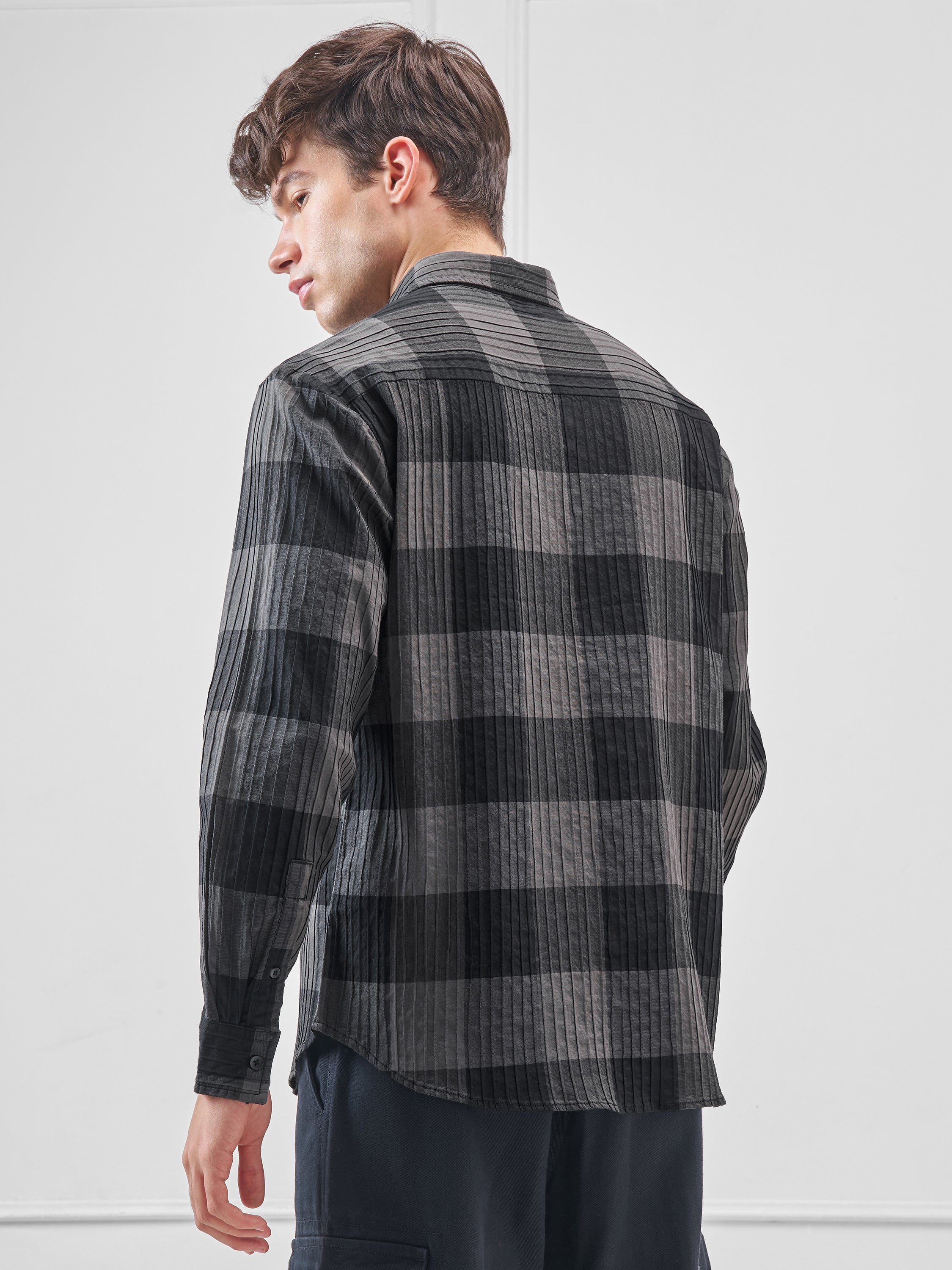 Highlander Men Grey Checked Relaxed Fit Casual Shirt - Grey - Image 3
